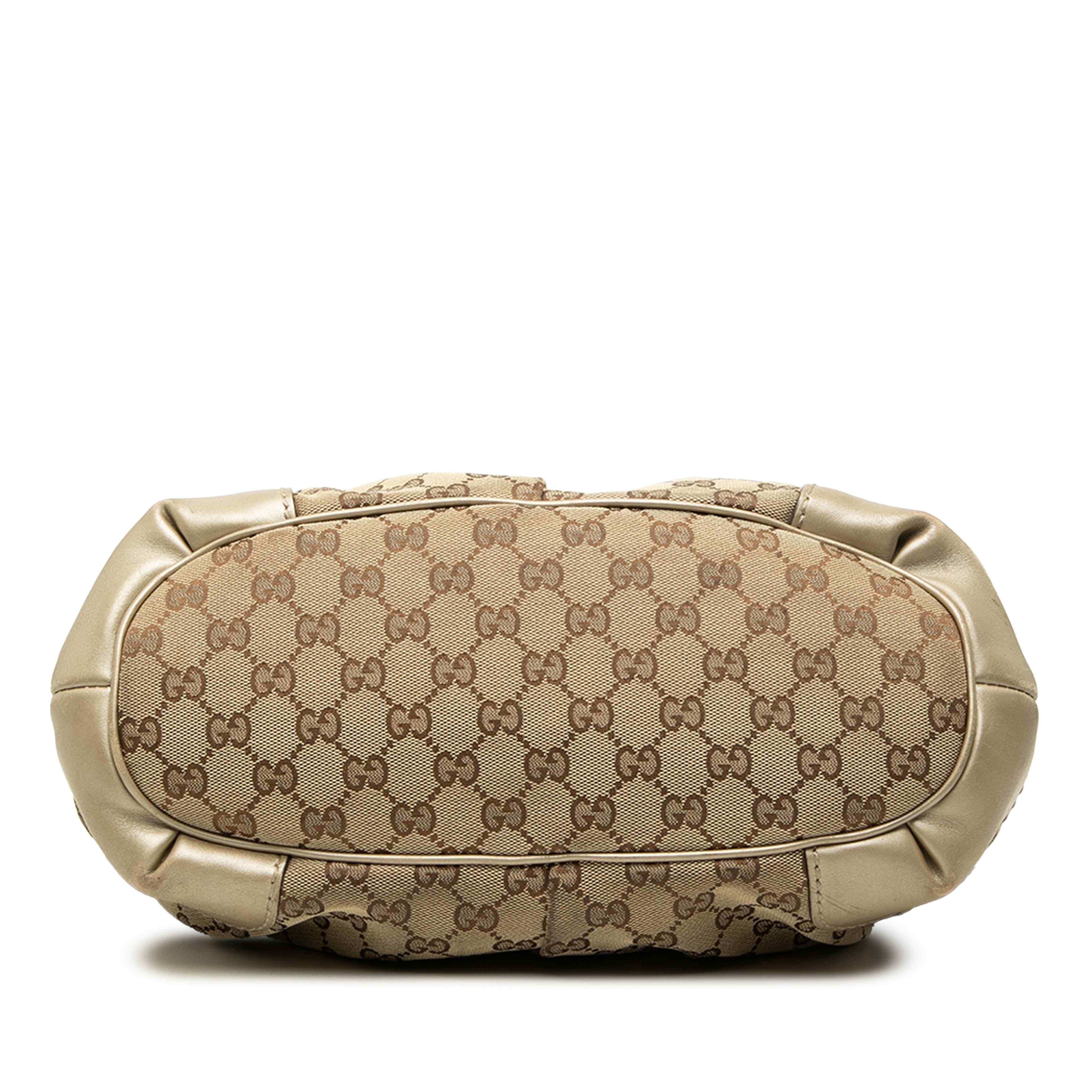 Gucci Gg Canvas Sukey Satchel, från Luxclusif, i färgen beige. Klicka för att öppna bilden i stort format