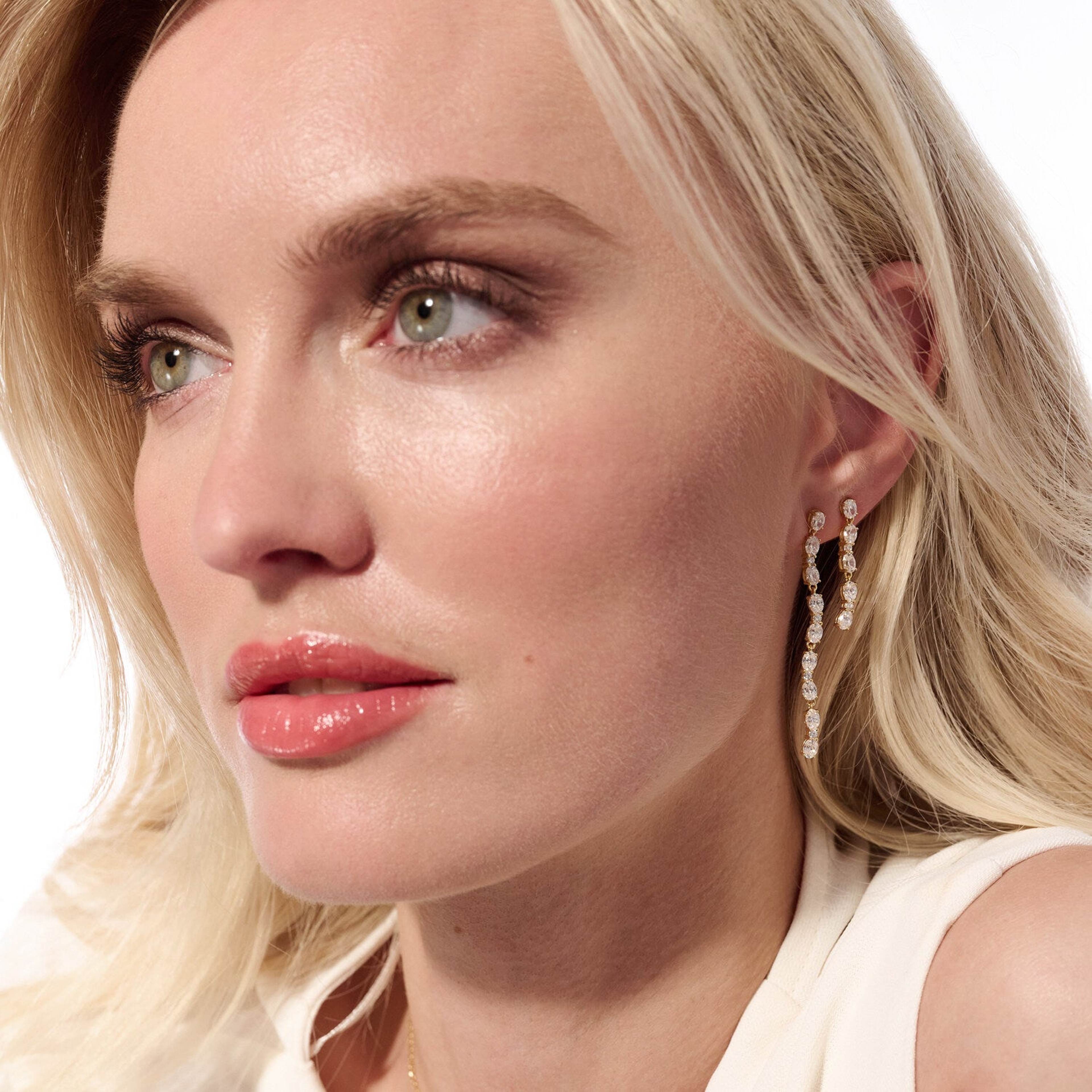 Örhänge Ellera Ovale Tredici, från Sif Jakobs Jewellery, i färgen silver. Klicka för att öppna bilden i stort format