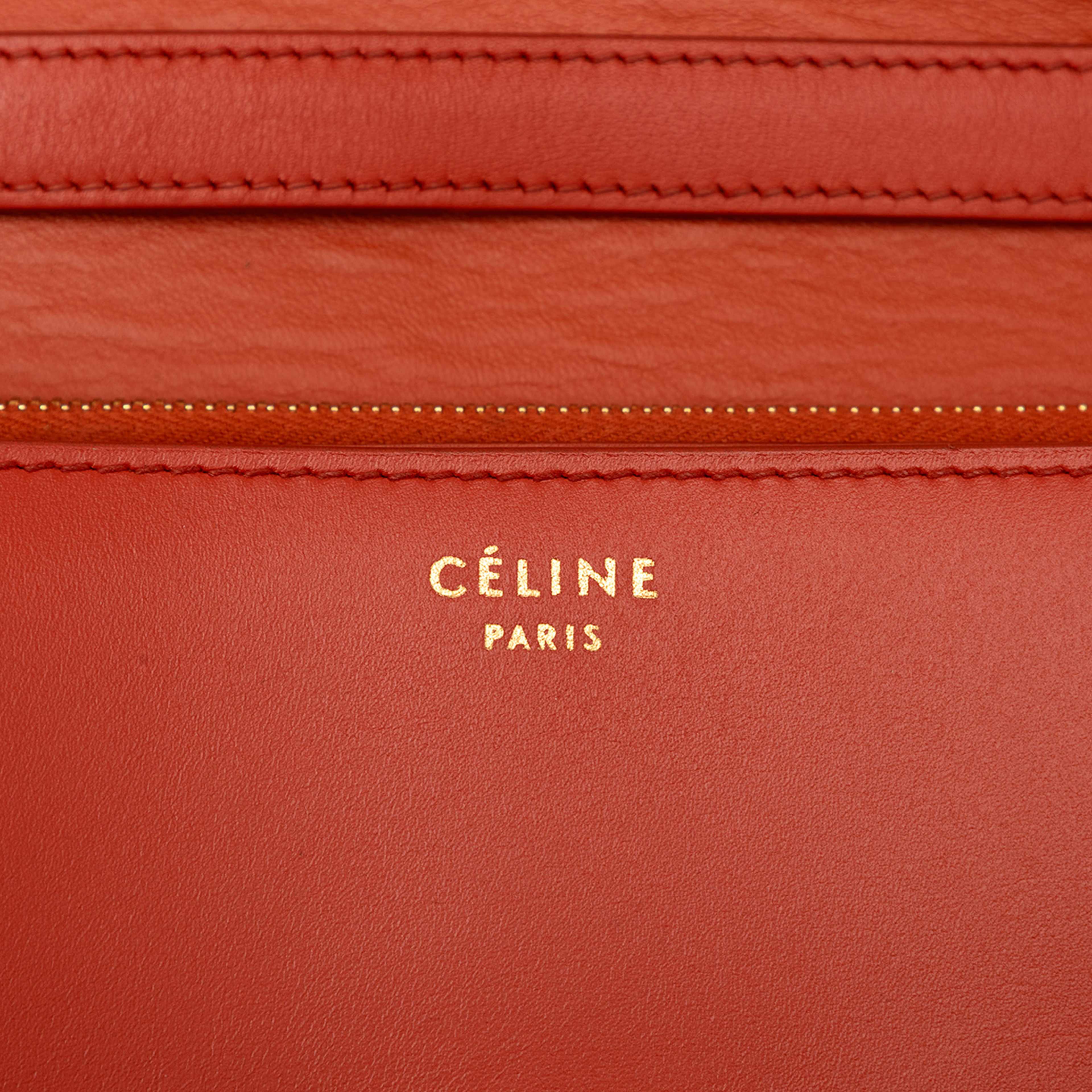 Celine Medium Calfskin Classic Box, från Luxclusif, i färgen orange. Klicka för att öppna bilden i stort format