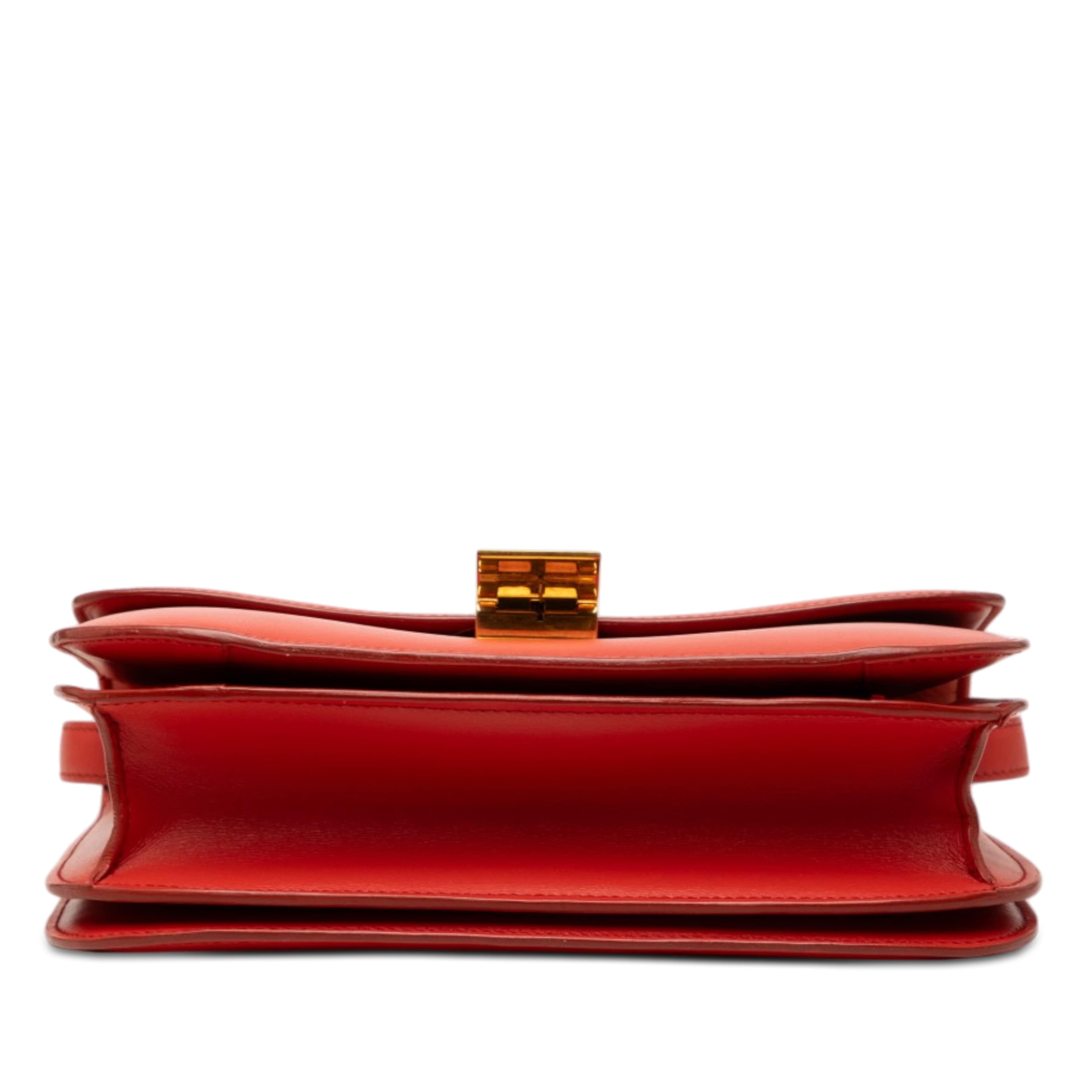 Celine Medium Calfskin Classic Box, från Luxclusif, i färgen orange. Klicka för att öppna bilden i stort format