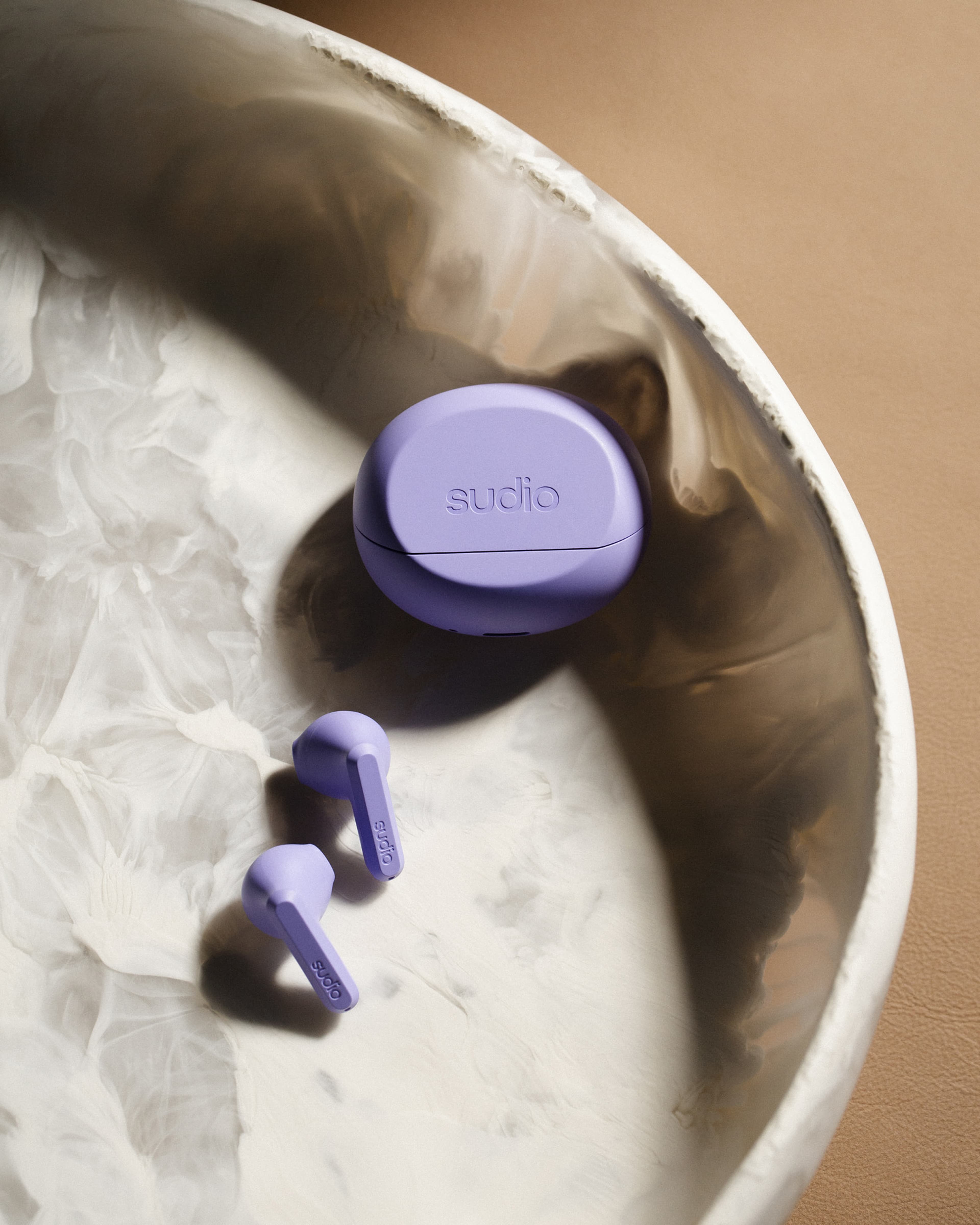 Sudio A3, från Sudio, i färgen pixel purple. Klicka för att öppna bilden i stort format