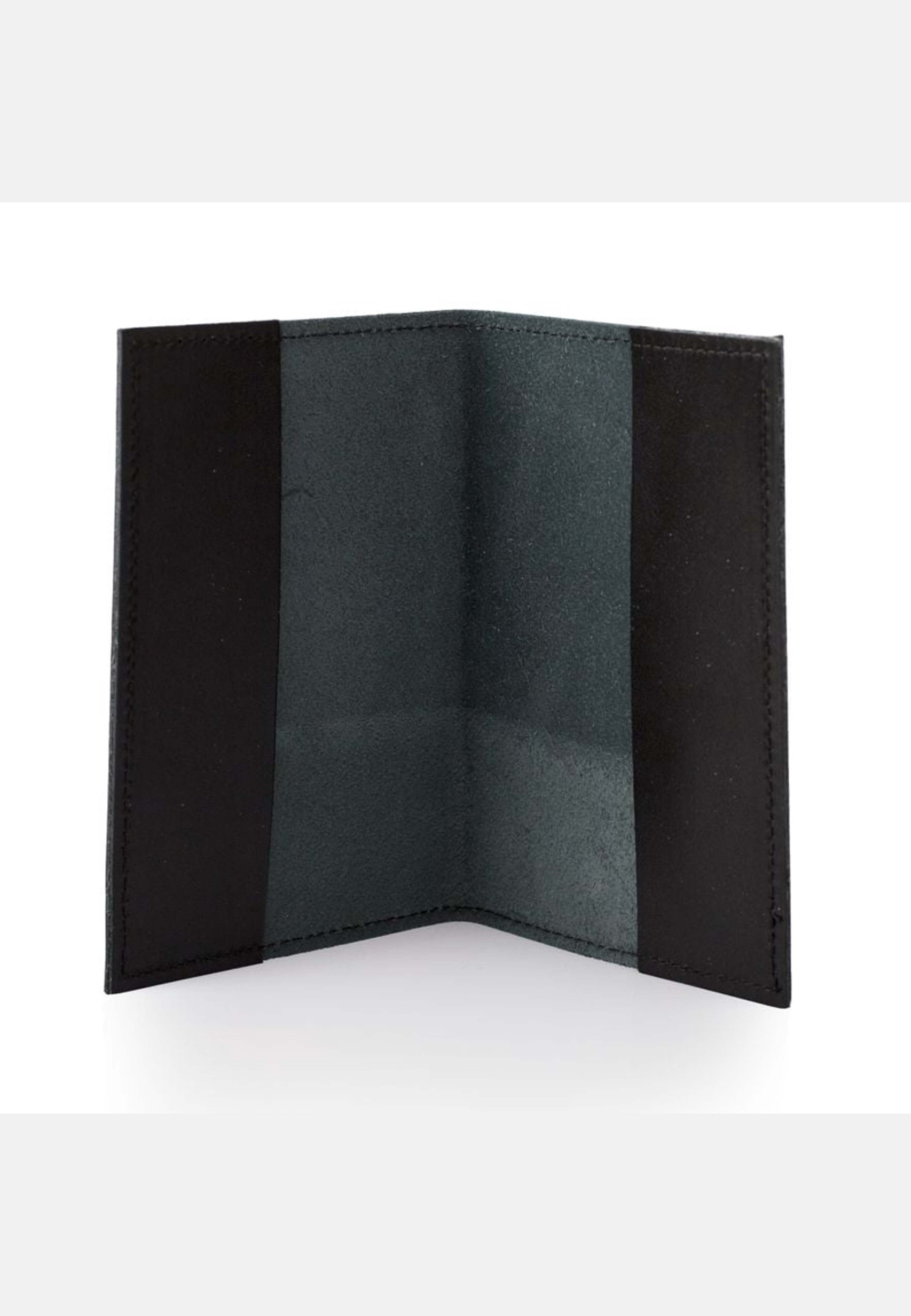 Passfodral, från Atelier by Designtorget, i färgen svart. Klicka för att öppna bilden i stort format