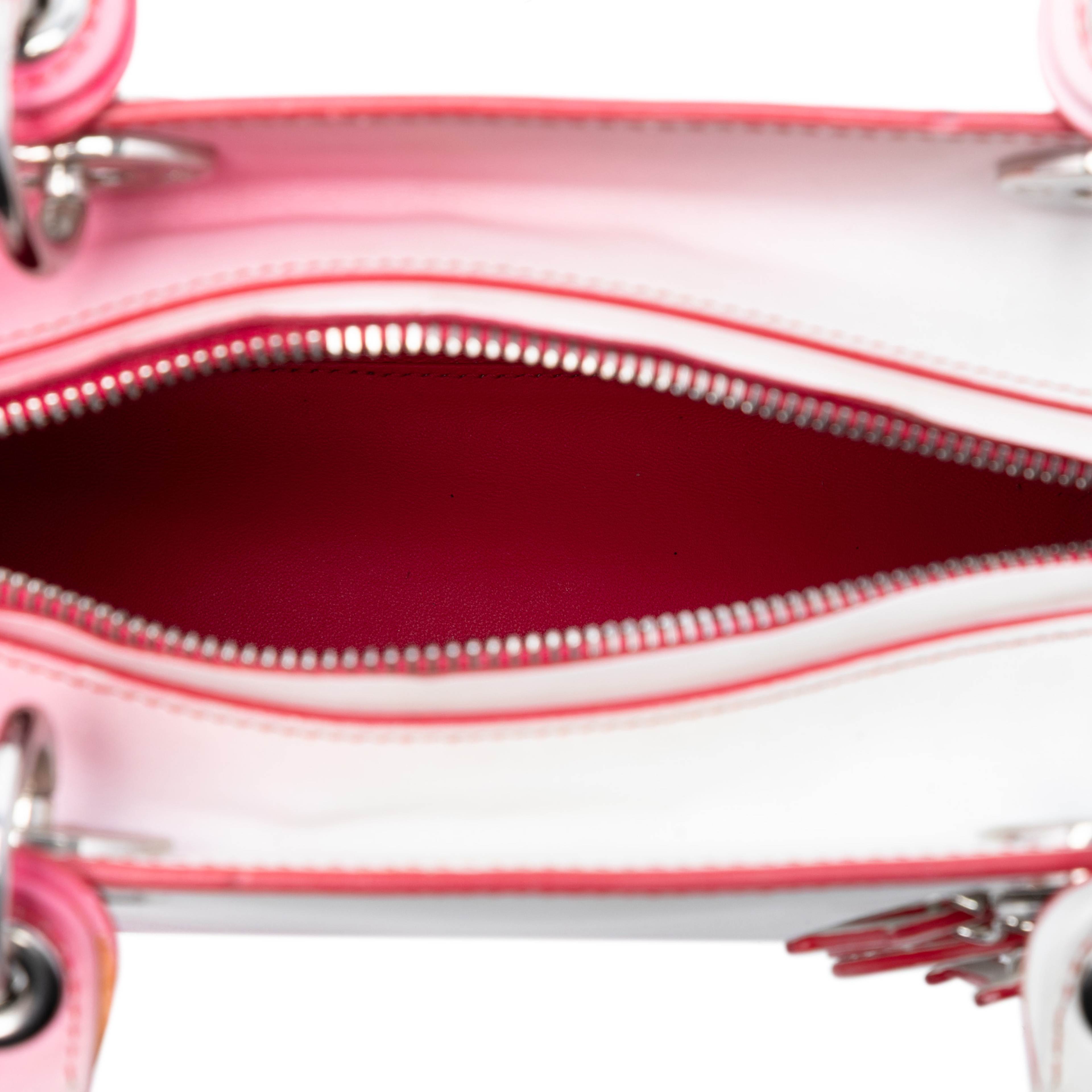 Dior Medium Ombre Calfskin Lady Dior, från Luxclusif, i färgen white. Klicka för att öppna bilden i stort format