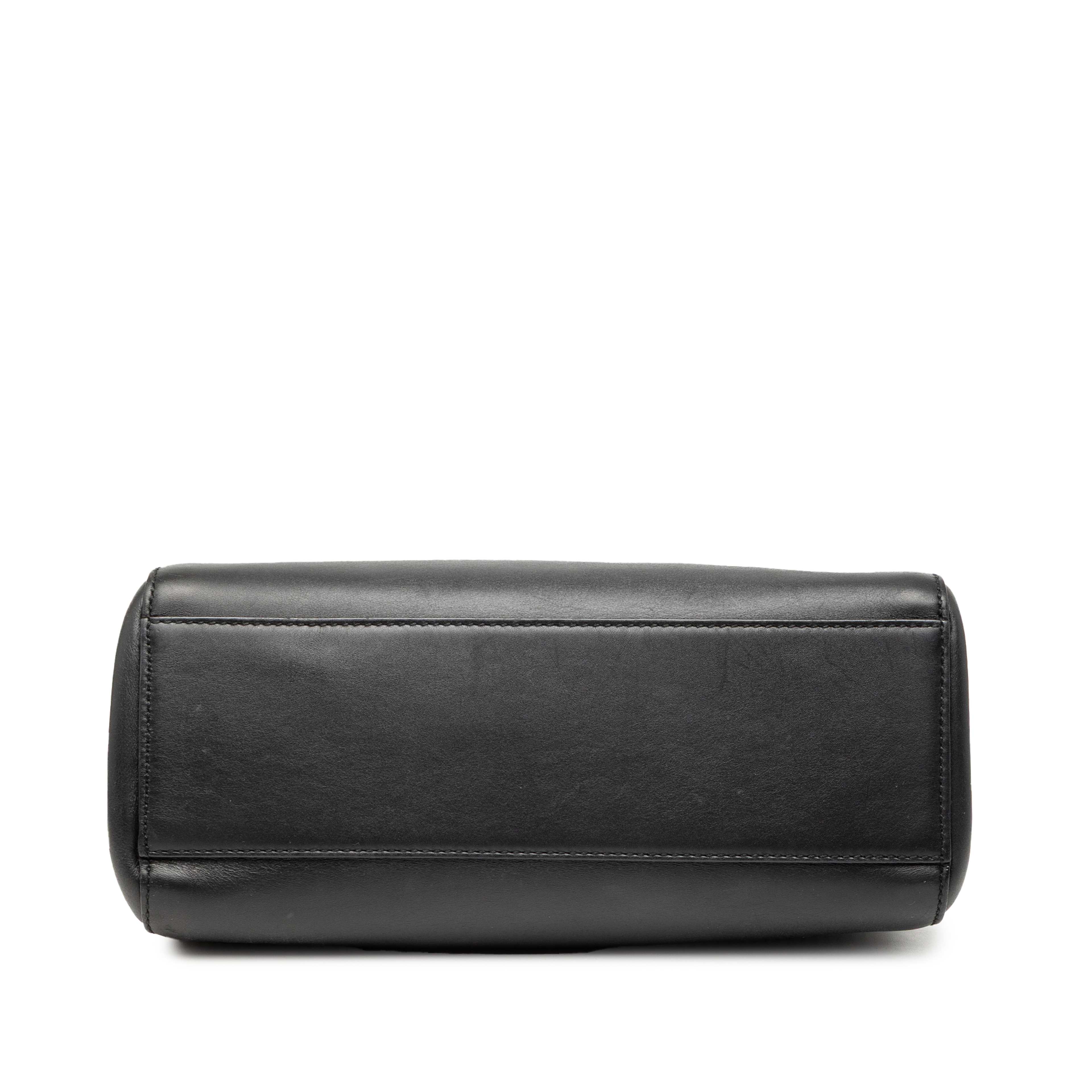 Gucci Small Leather Bamboo Nymphaea Satchel, från Luxclusif, i färgen black. Klicka för att öppna bilden i stort format