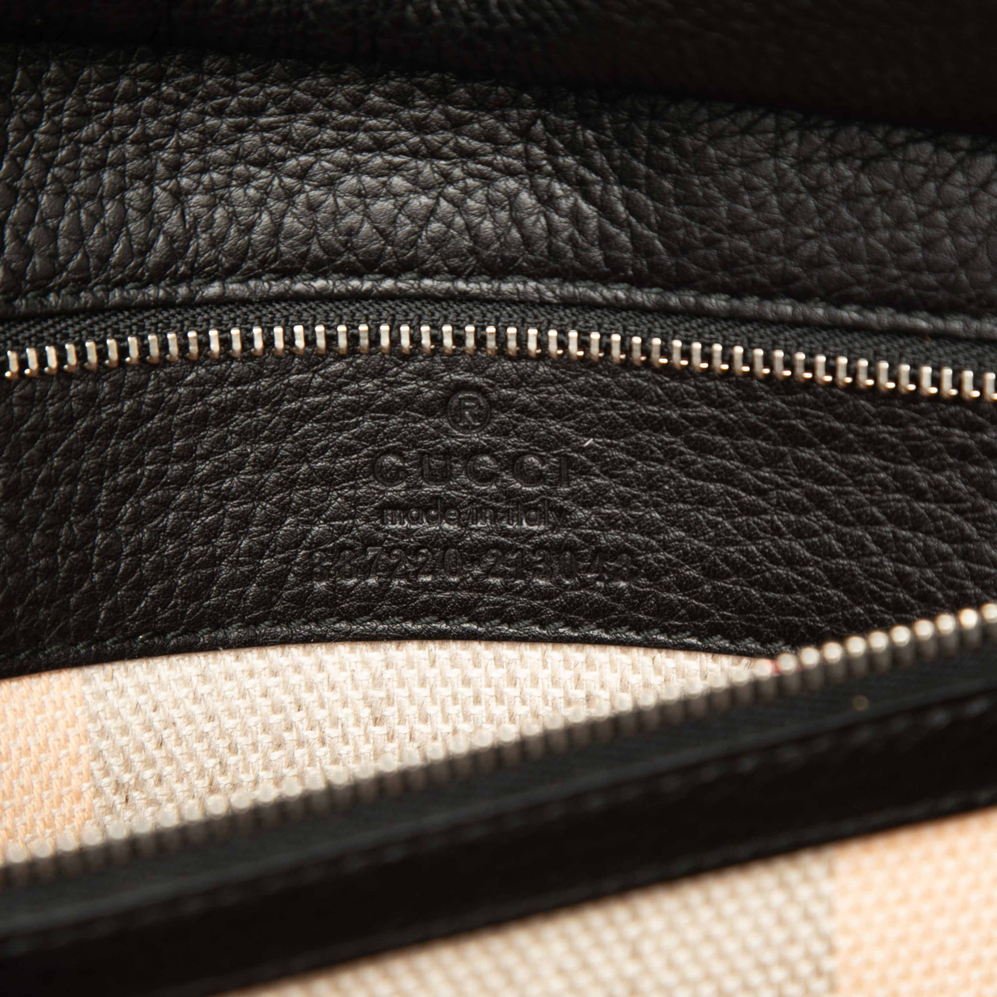 Gucci Calfskin Bamboo Daily Clutch, från Luxclusif, i färgen svart. Klicka för att öppna bilden i stort format