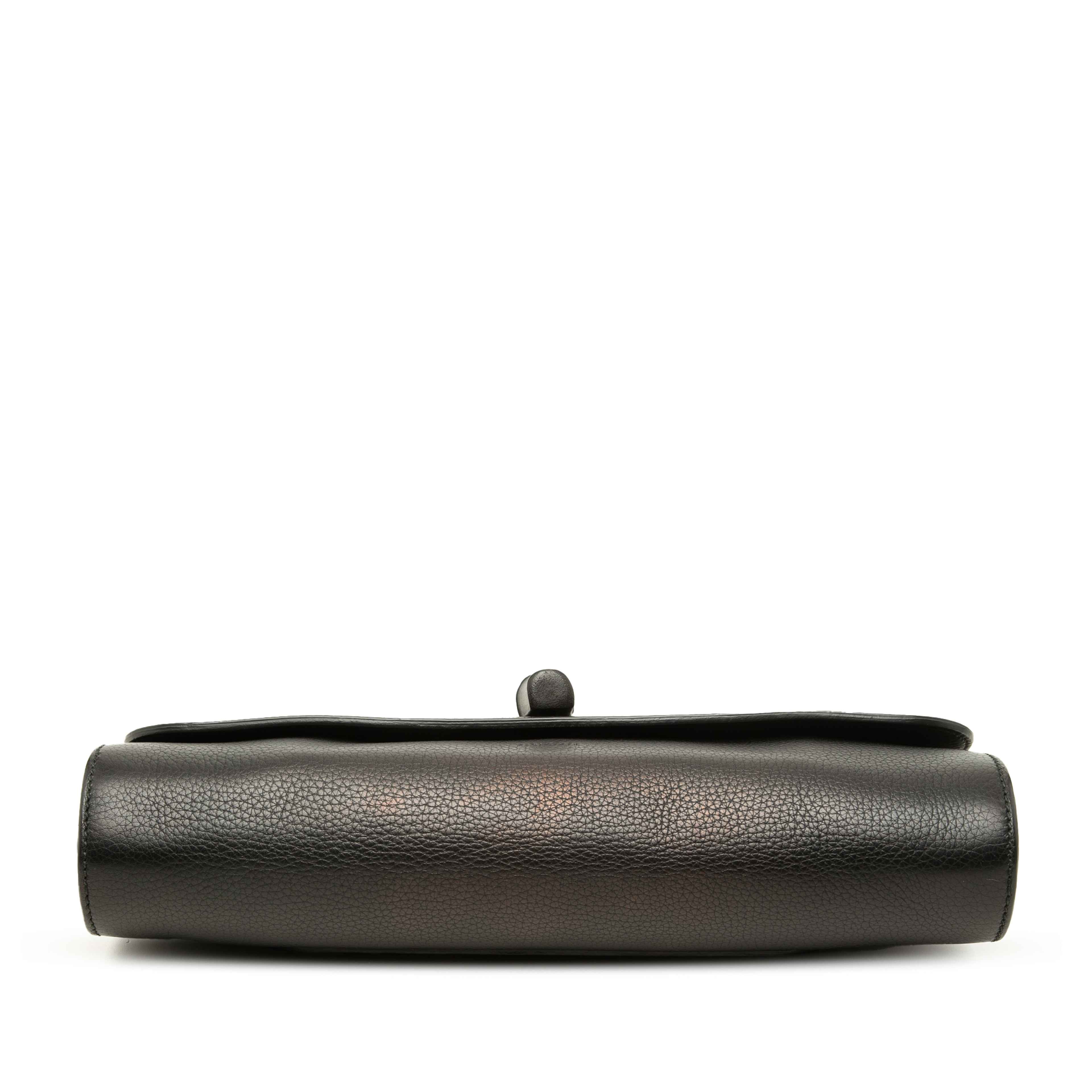 Gucci Calfskin Bamboo Daily Clutch, från Luxclusif, i färgen svart. Klicka för att öppna bilden i stort format