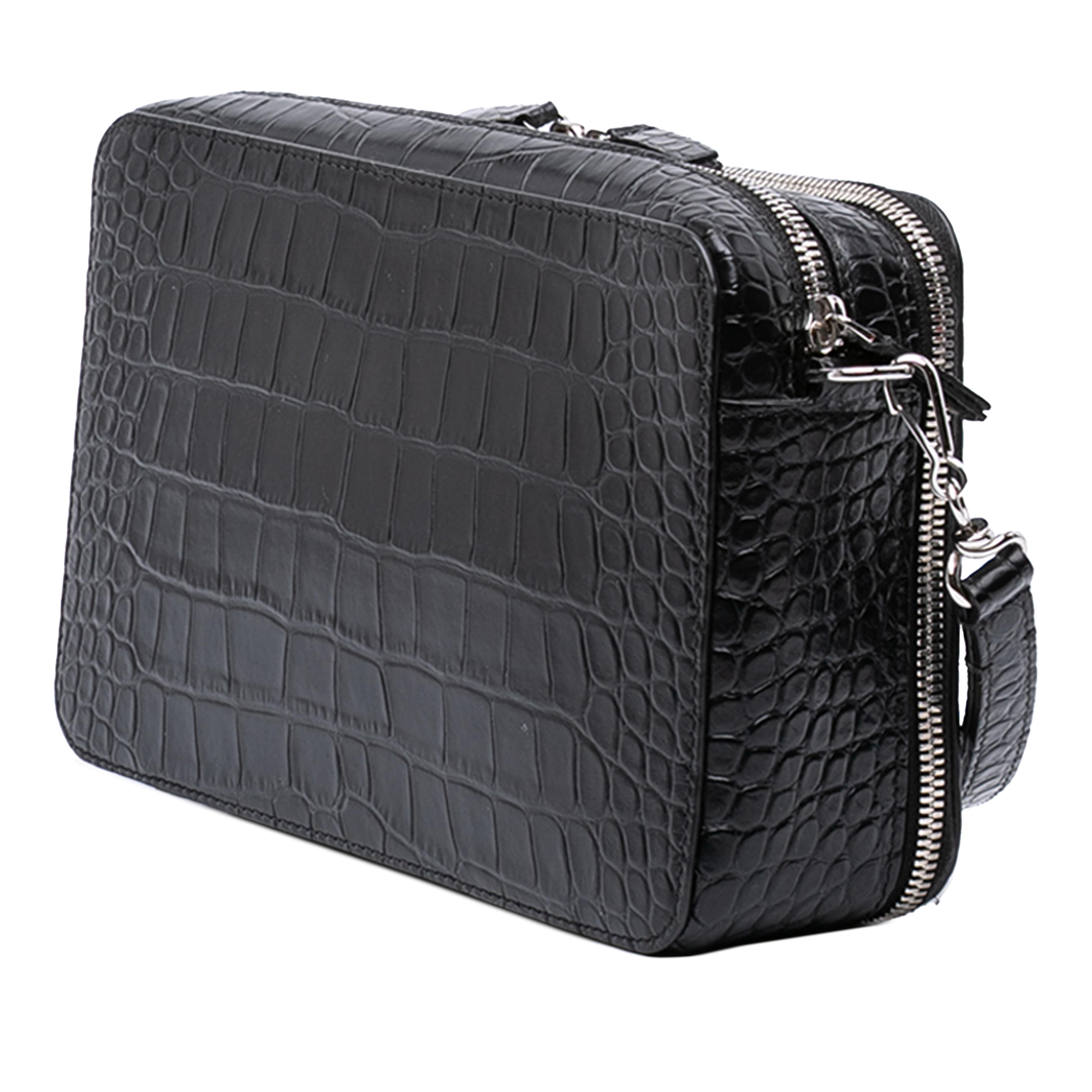 Balenciaga Croc Embossed Leather Wristlet Clutch, från Luxclusif, i färgen black. Klicka för att öppna bilden i stort format