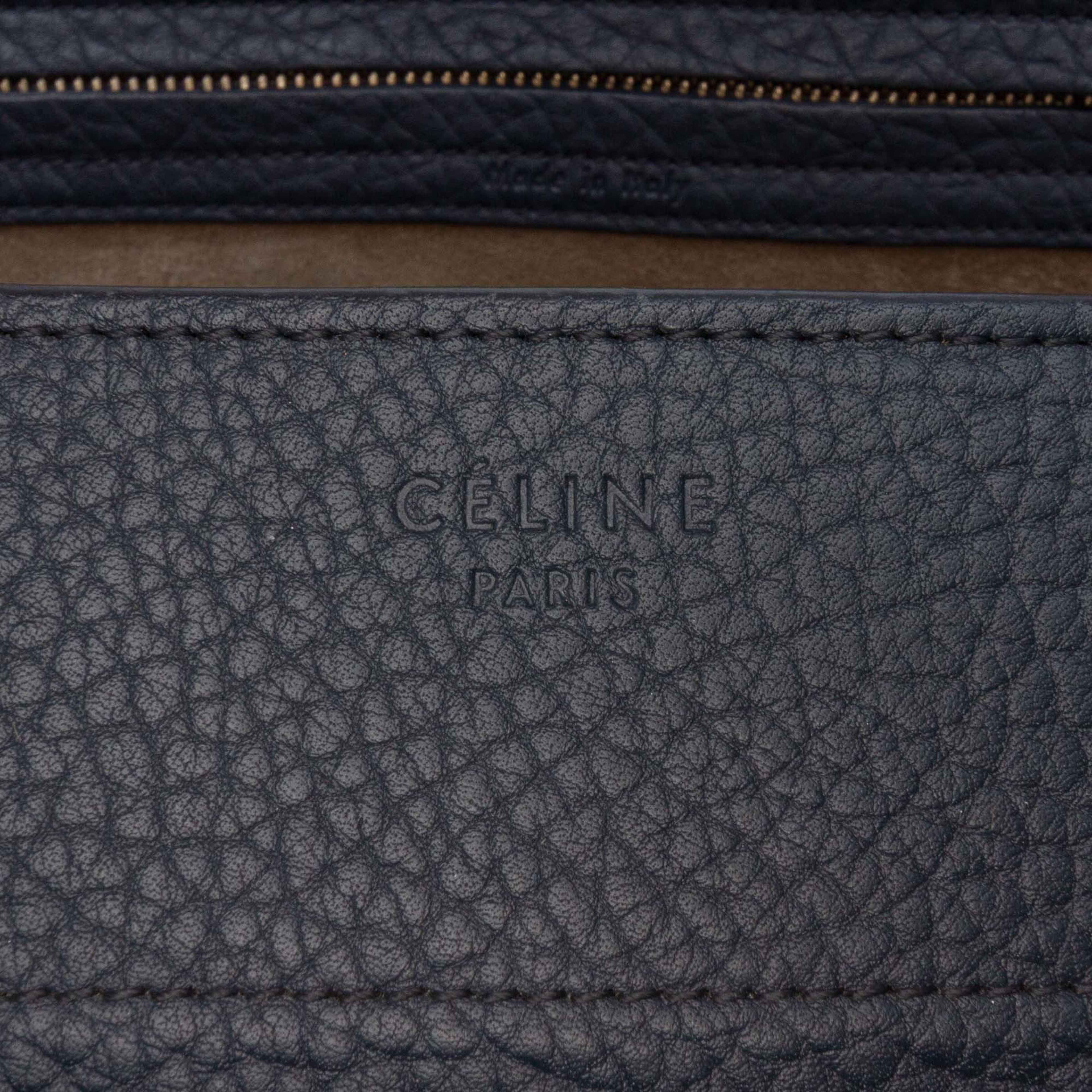 Celine Medium Grained Calfskin Phantom Luggage Tote, från Luxclusif, i färgen navy. Klicka för att öppna bilden i stort format