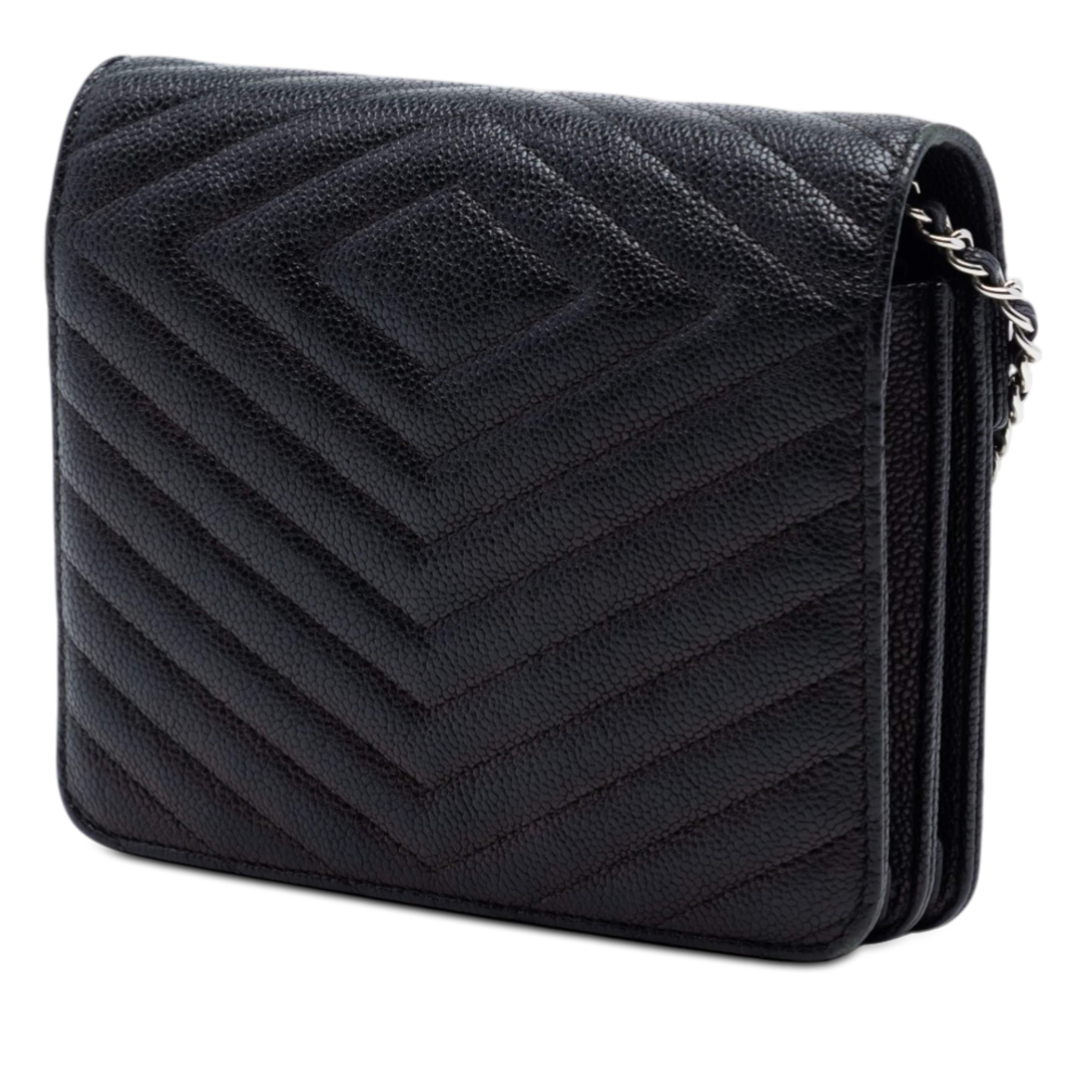 Chanel Cc Chevron Caviar Square Wallet On Chain, från Luxclusif, i färgen black. Klicka för att öppna bilden i stort format