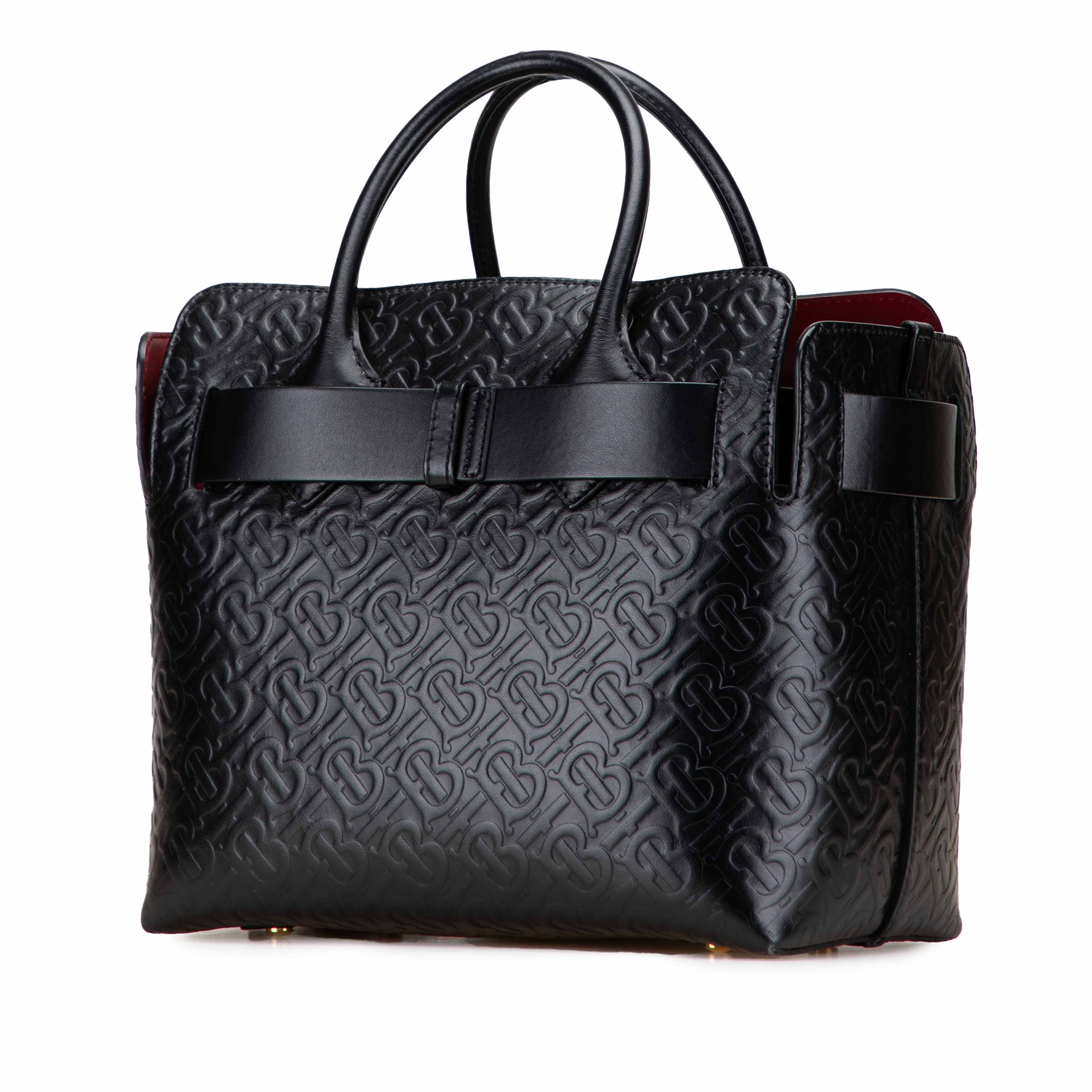 Burberry Small Tb Monogram Embossed Leather Belt Bag, från Luxclusif, i färgen black. Klicka för att öppna bilden i stort format
