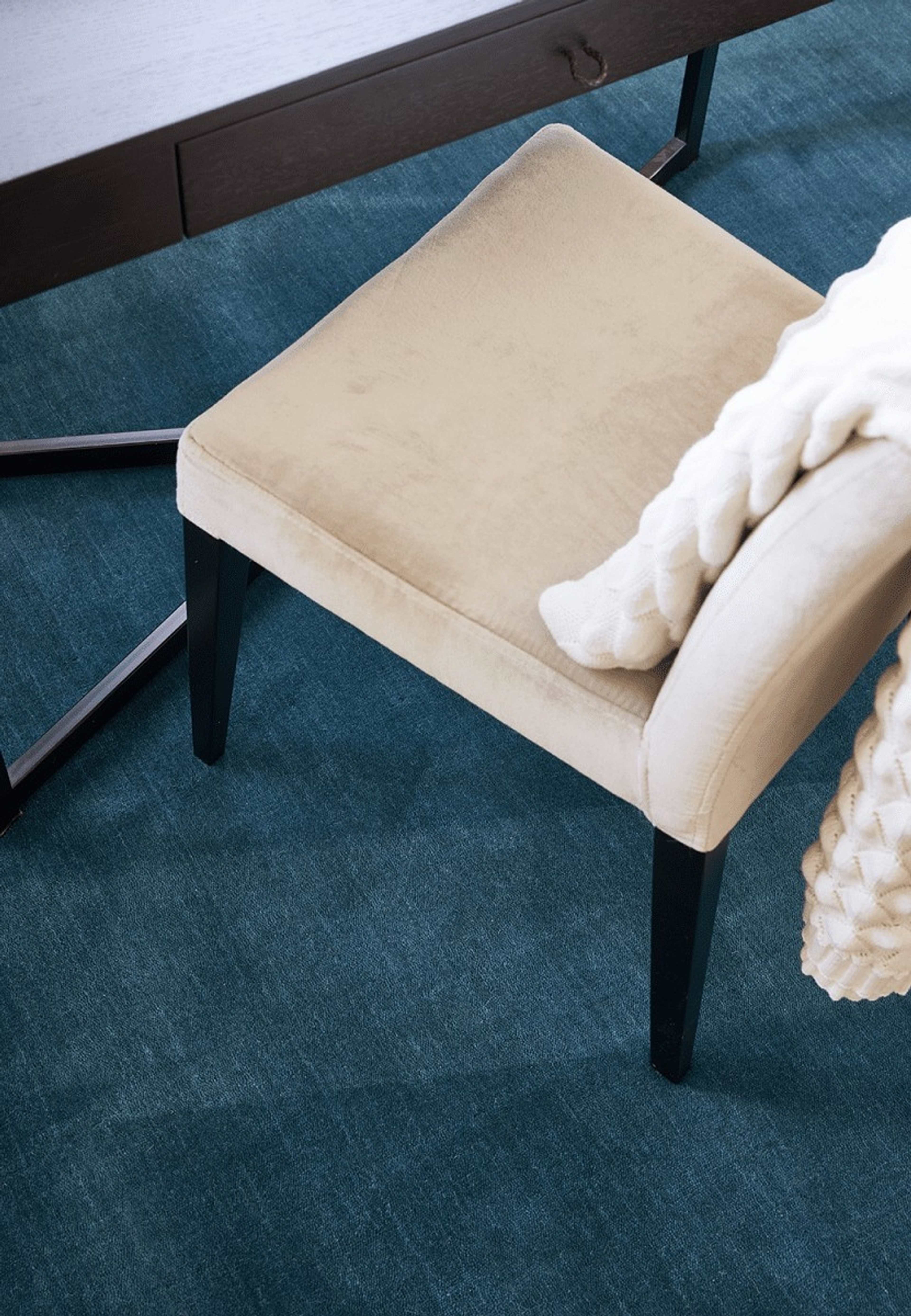 Ullmatta Solid 170x230cm, från Classic Collection, i färgen petrol. Klicka för att öppna bilden i stort format