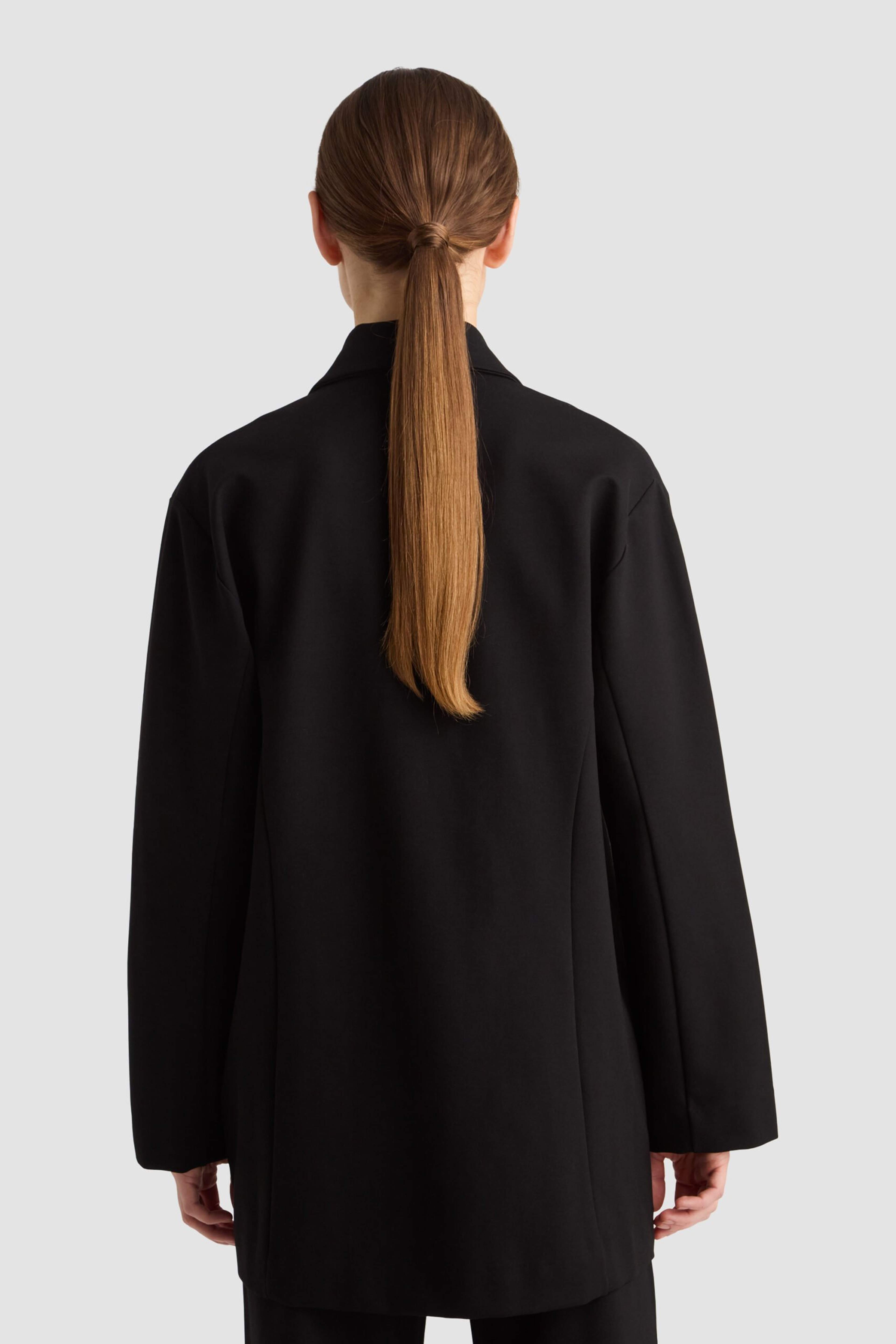 Arda Blazer - Black, från Residus, i färgen black. Klicka för att öppna bilden i stort format