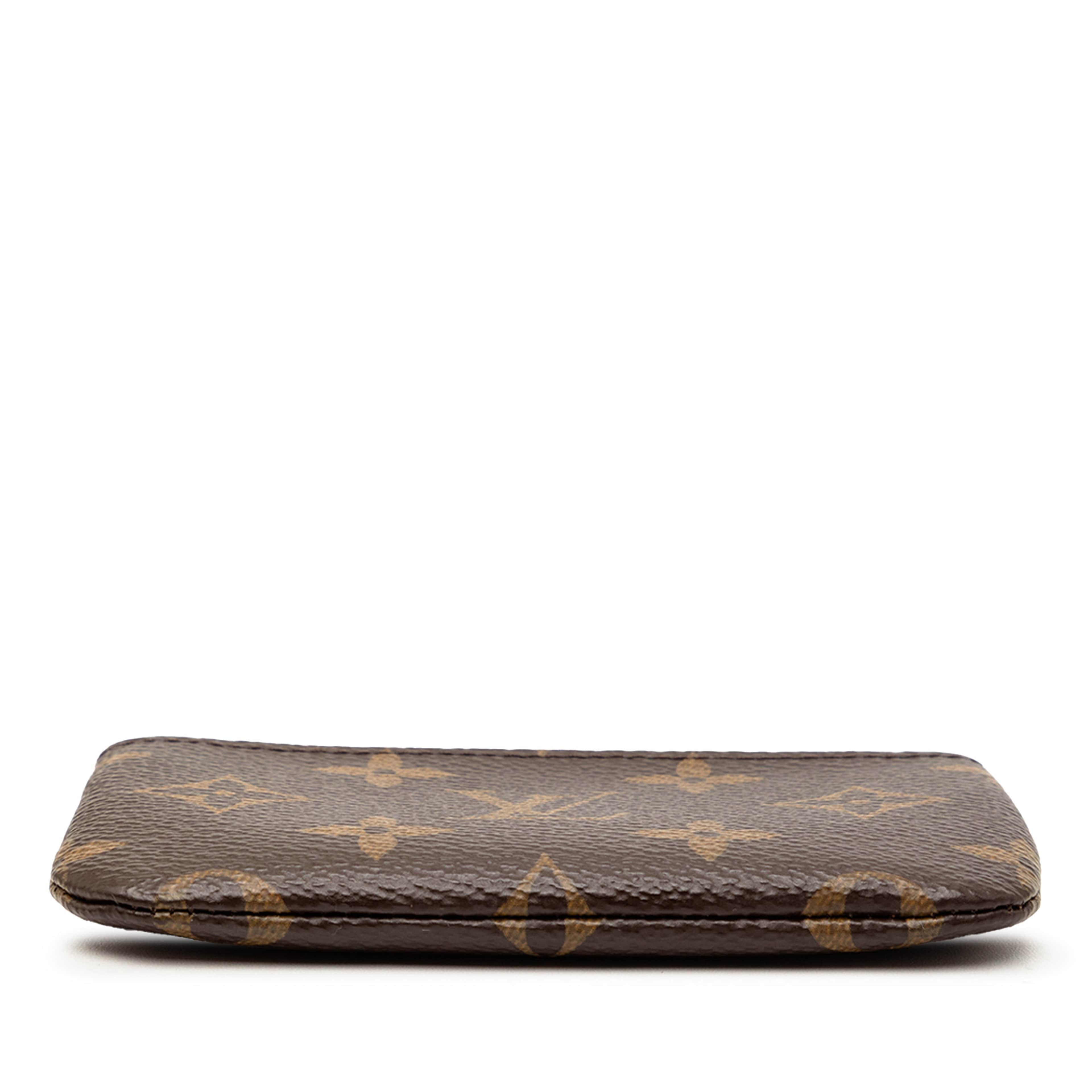 Louis Vuitton Monogram Key Pouch, från Luxclusif, i färgen brown. Klicka för att öppna bilden i stort format