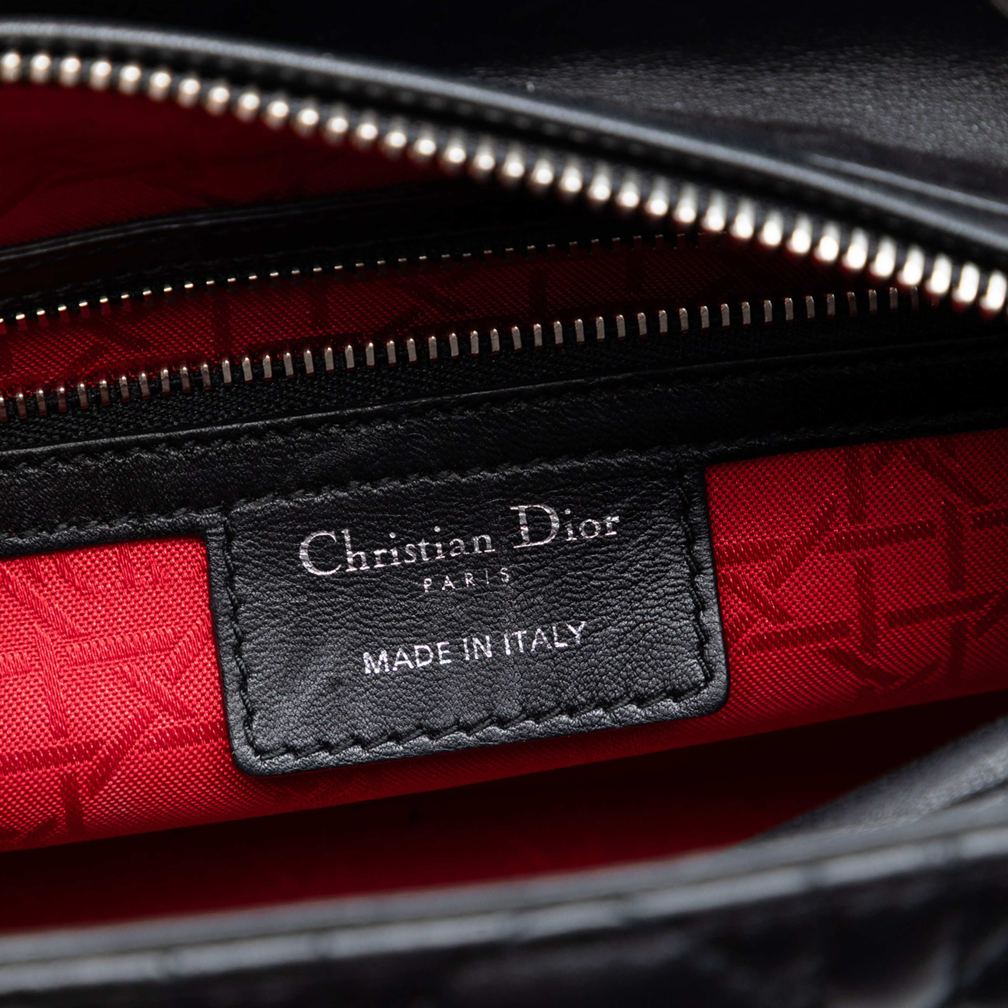 Dior Medium Lambskin Cannage Lady Dior, från Luxclusif, i färgen black. Klicka för att öppna bilden i stort format