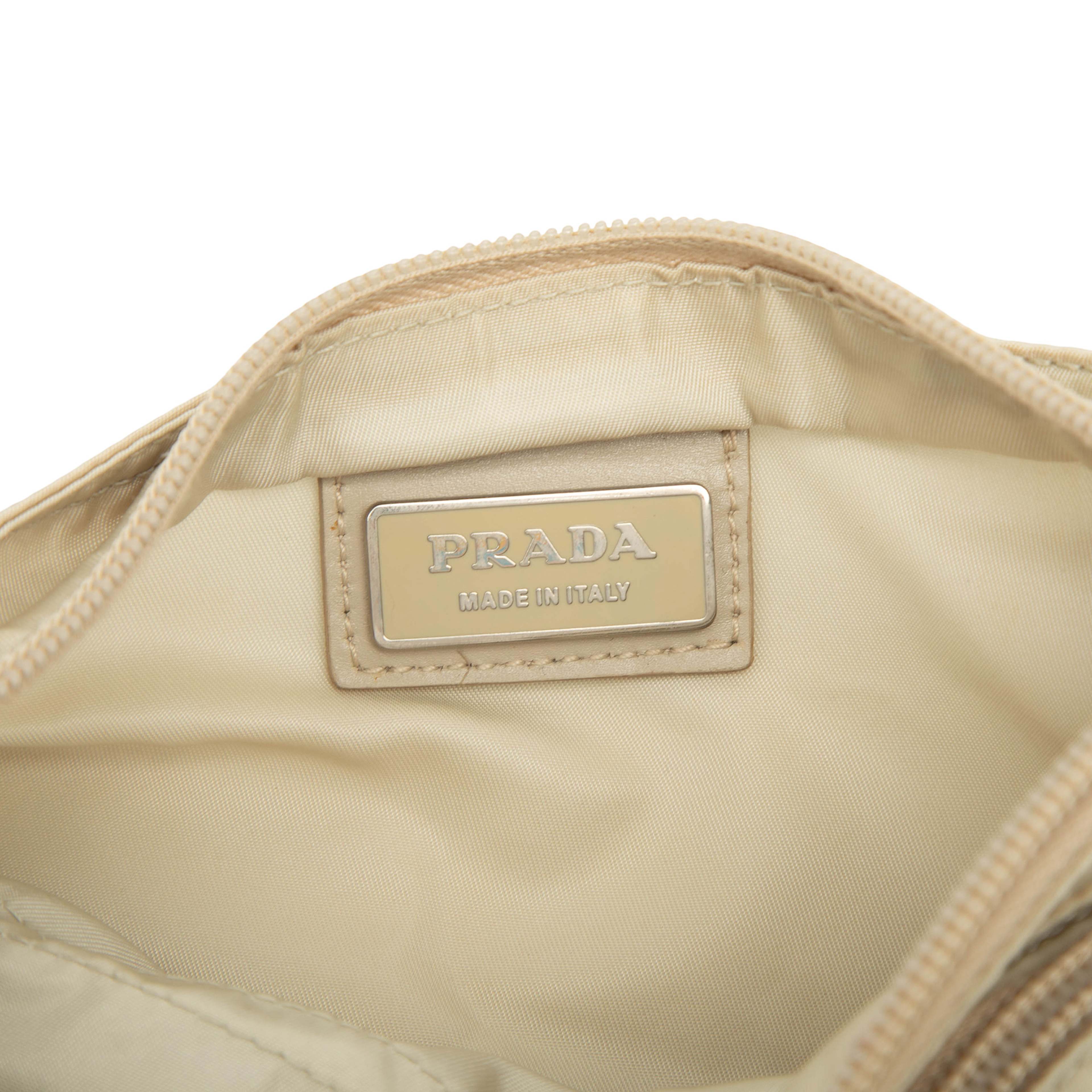 Prada Tessuto Zip Top Crossbody, från Luxclusif, i färgen beige. Klicka för att öppna bilden i stort format