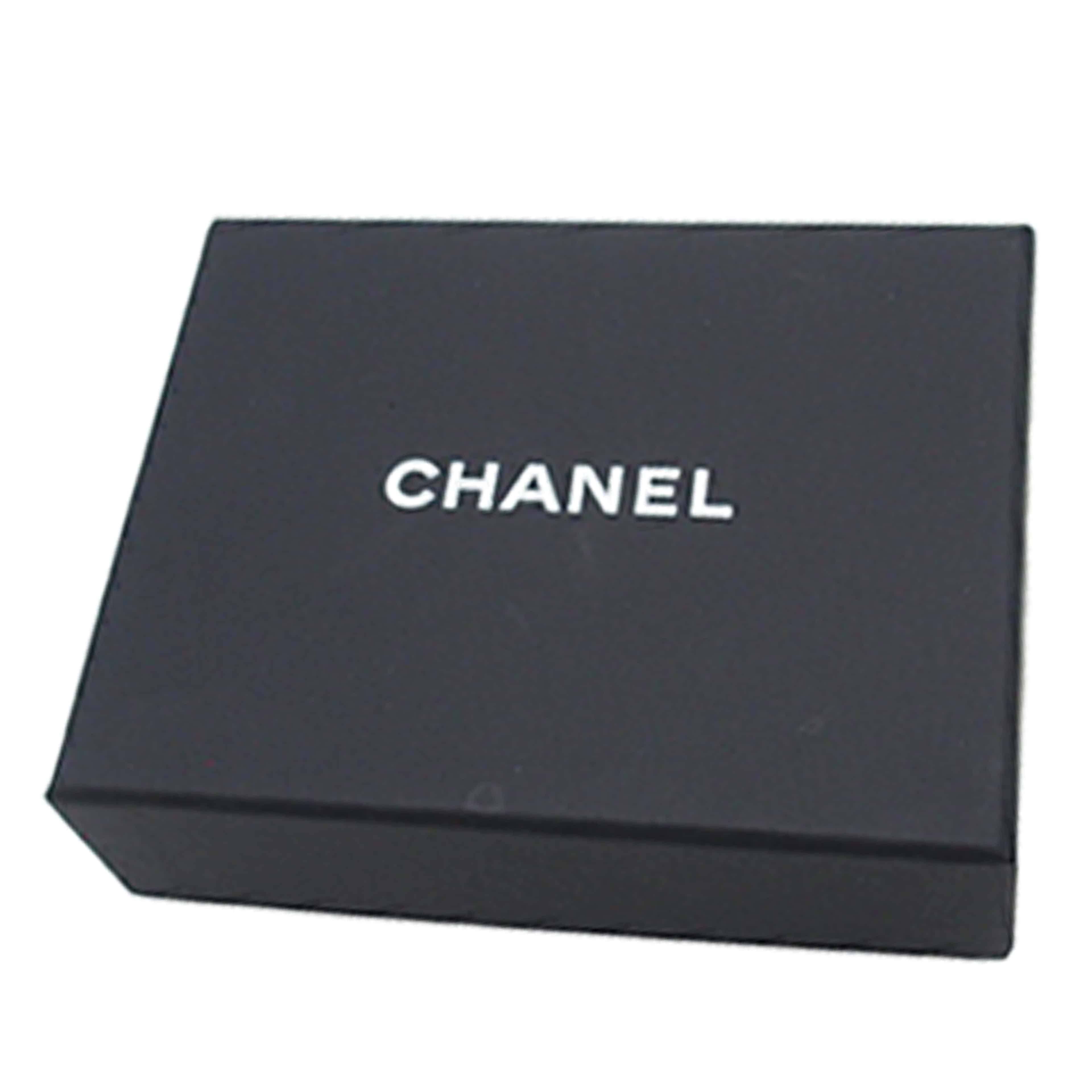 Chanel Cc Brass Strass And Faux Pearl Pendant Necklace, från Luxclusif, i färgen silver. Klicka för att öppna bilden i stort format