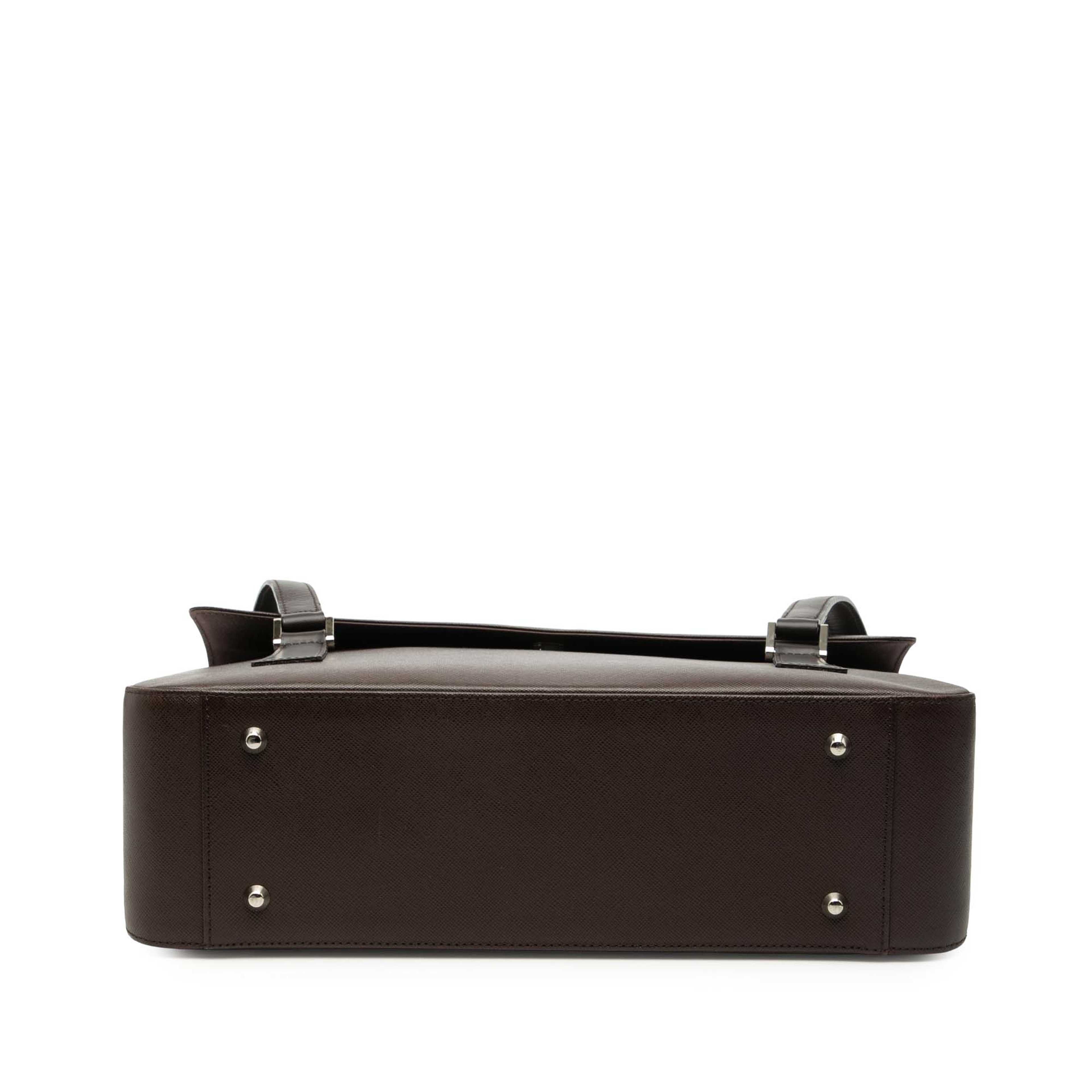 Burberry Leather Shoulder Bag, från Luxclusif, i färgen dark brown. Klicka för att öppna bilden i stort format