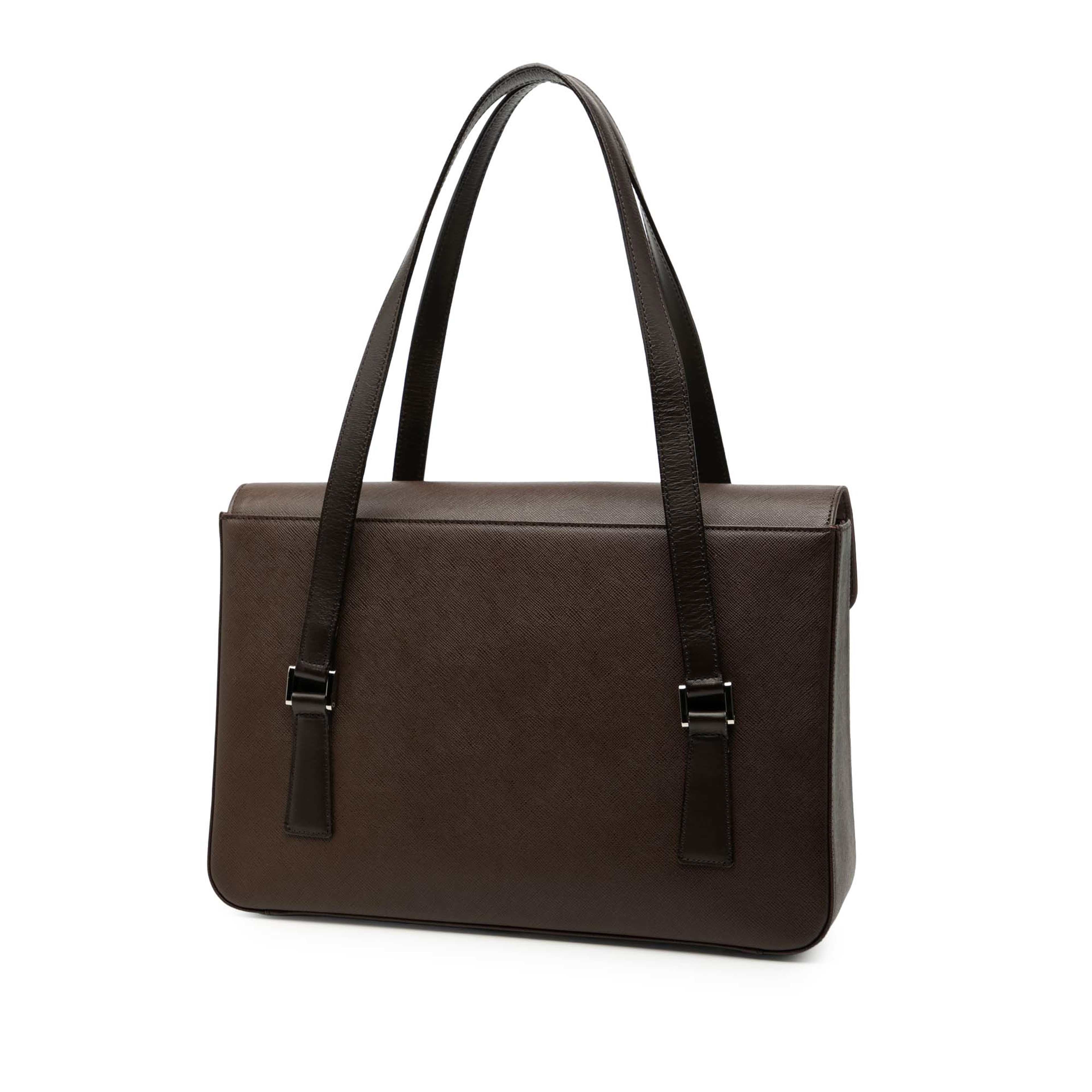 Burberry Leather Shoulder Bag, från Luxclusif, i färgen dark brown. Klicka för att öppna bilden i stort format