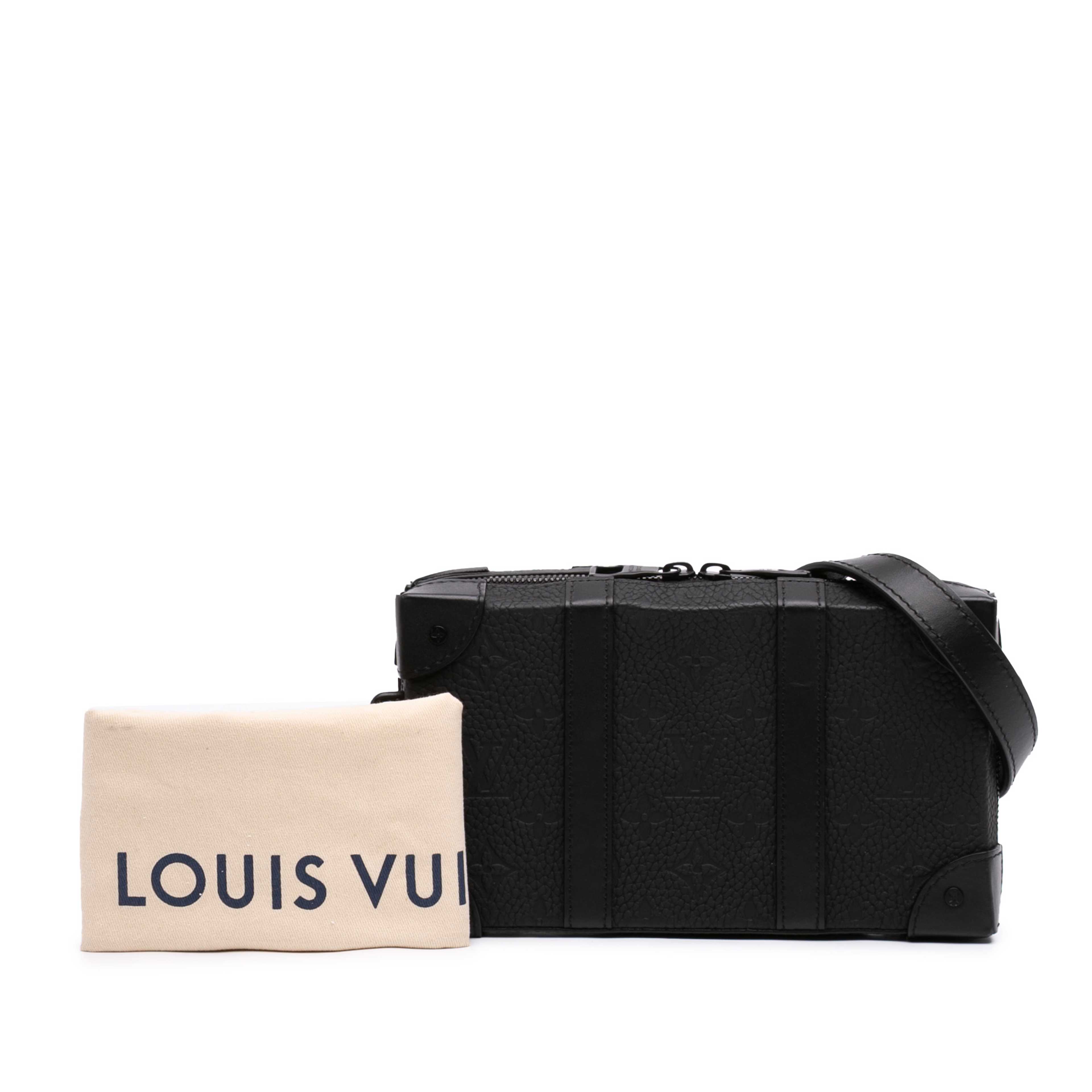 Louis Vuitton Monogram Taurillon Soft Trunk Wallet, från Luxclusif, i färgen svart. Klicka för att öppna bilden i stort format