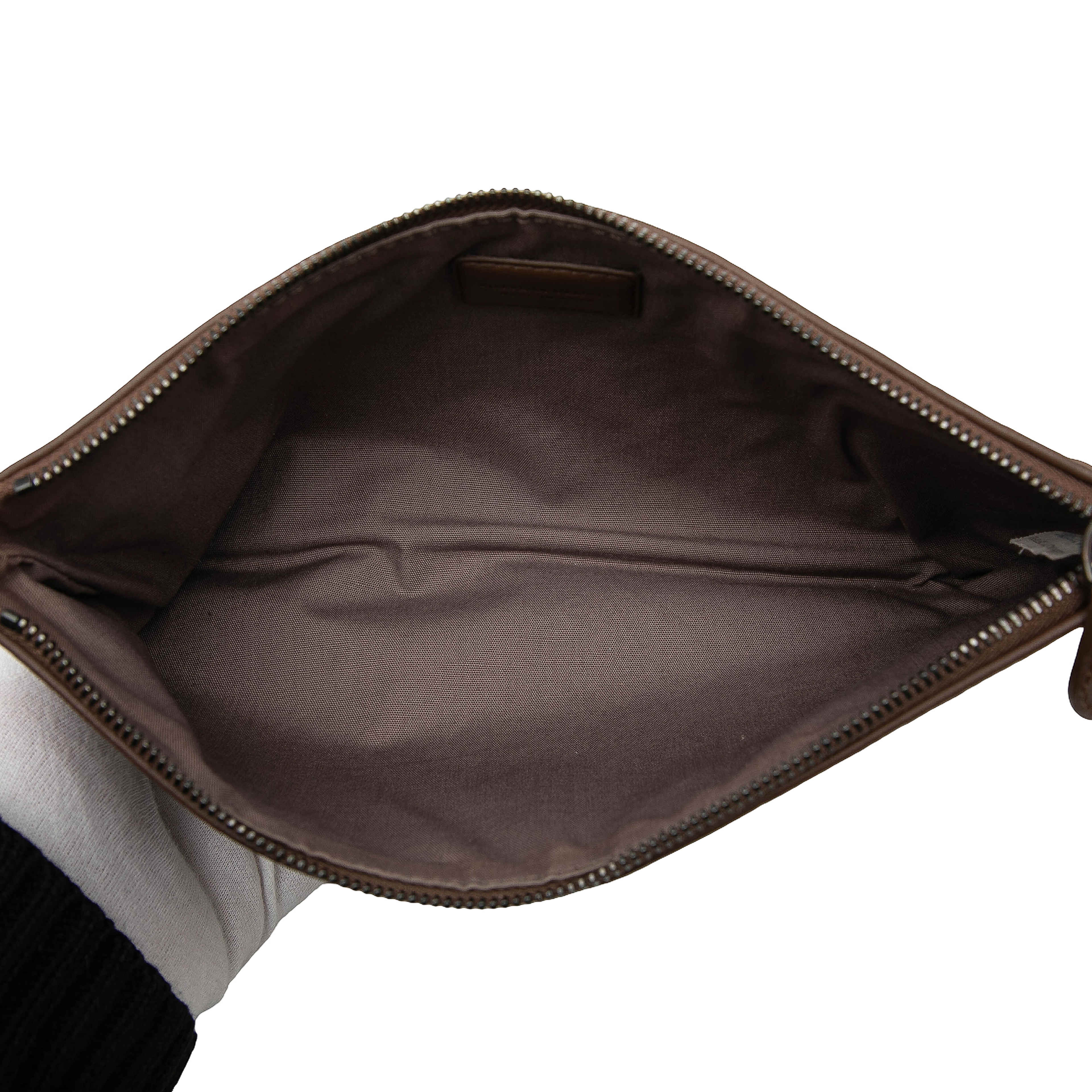 Bottega Veneta Nappa Intrecciato Zip Pouch, från Luxclusif, i färgen dark brown. Klicka för att öppna bilden i stort format