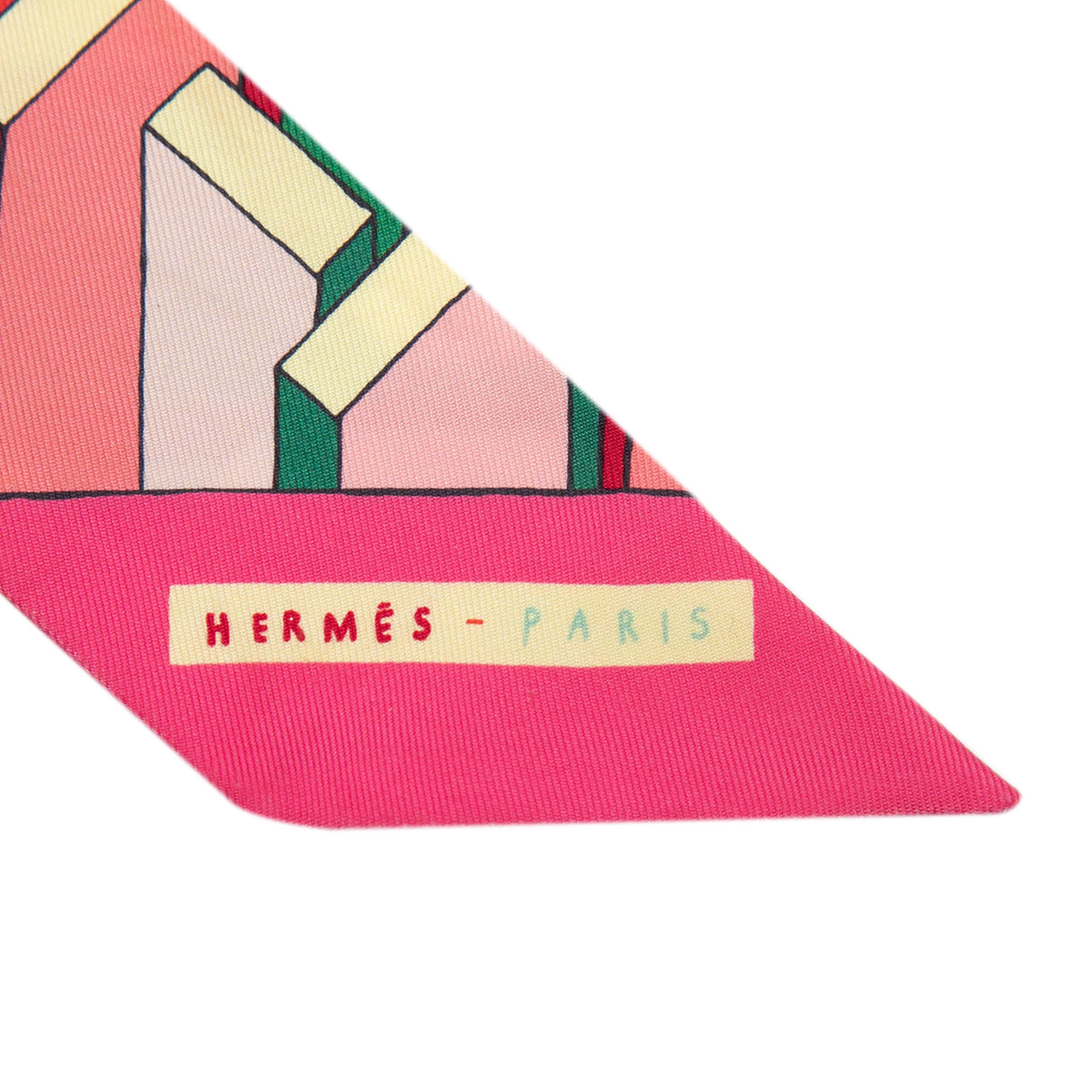 Hermès On A Summer Day Silk Twilly Scarf, från Luxclusif, i färgen pink. Klicka för att öppna bilden i stort format