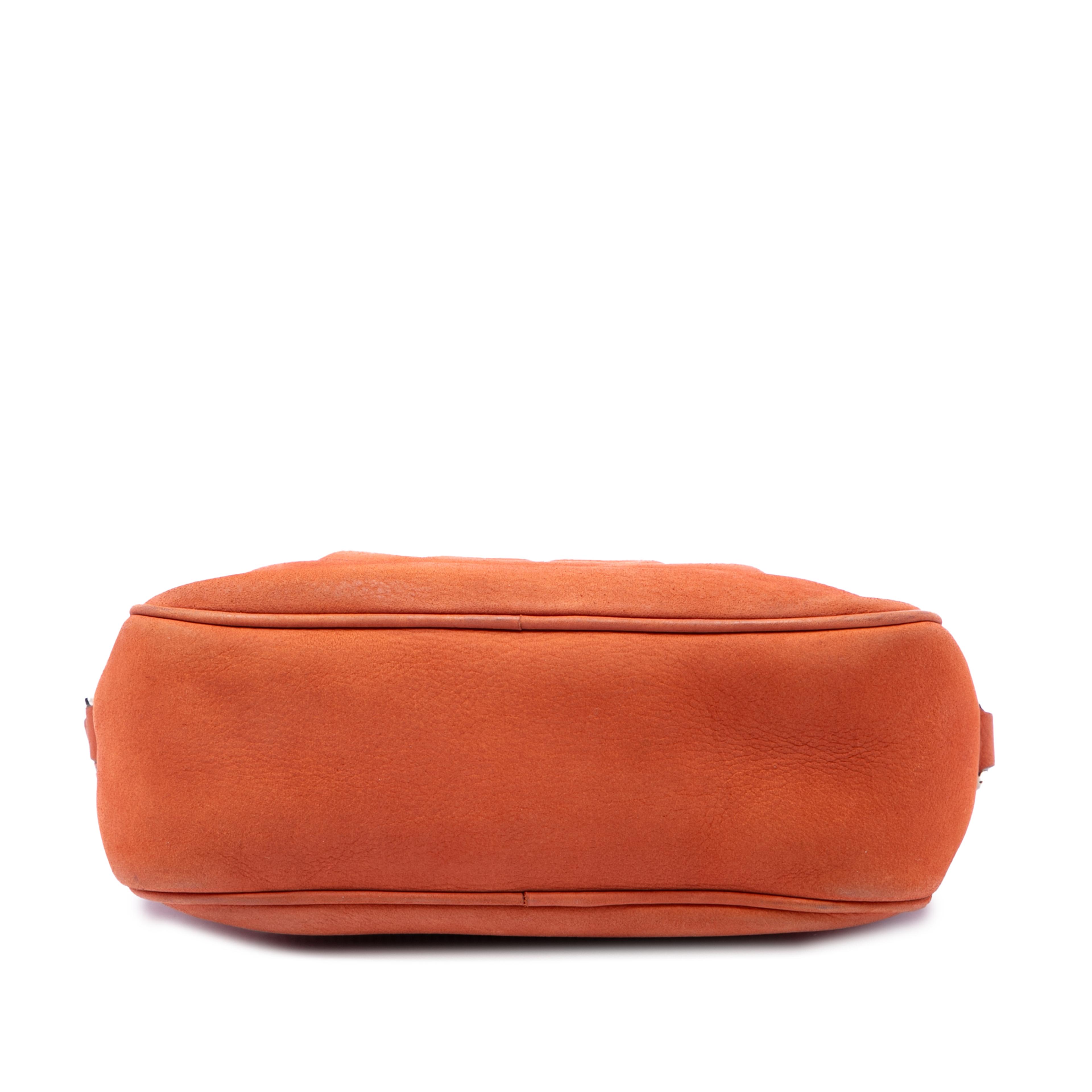 Gucci Nubuck Soho Disco Crossbody, från Luxclusif, i färgen orange. Klicka för att öppna bilden i stort format