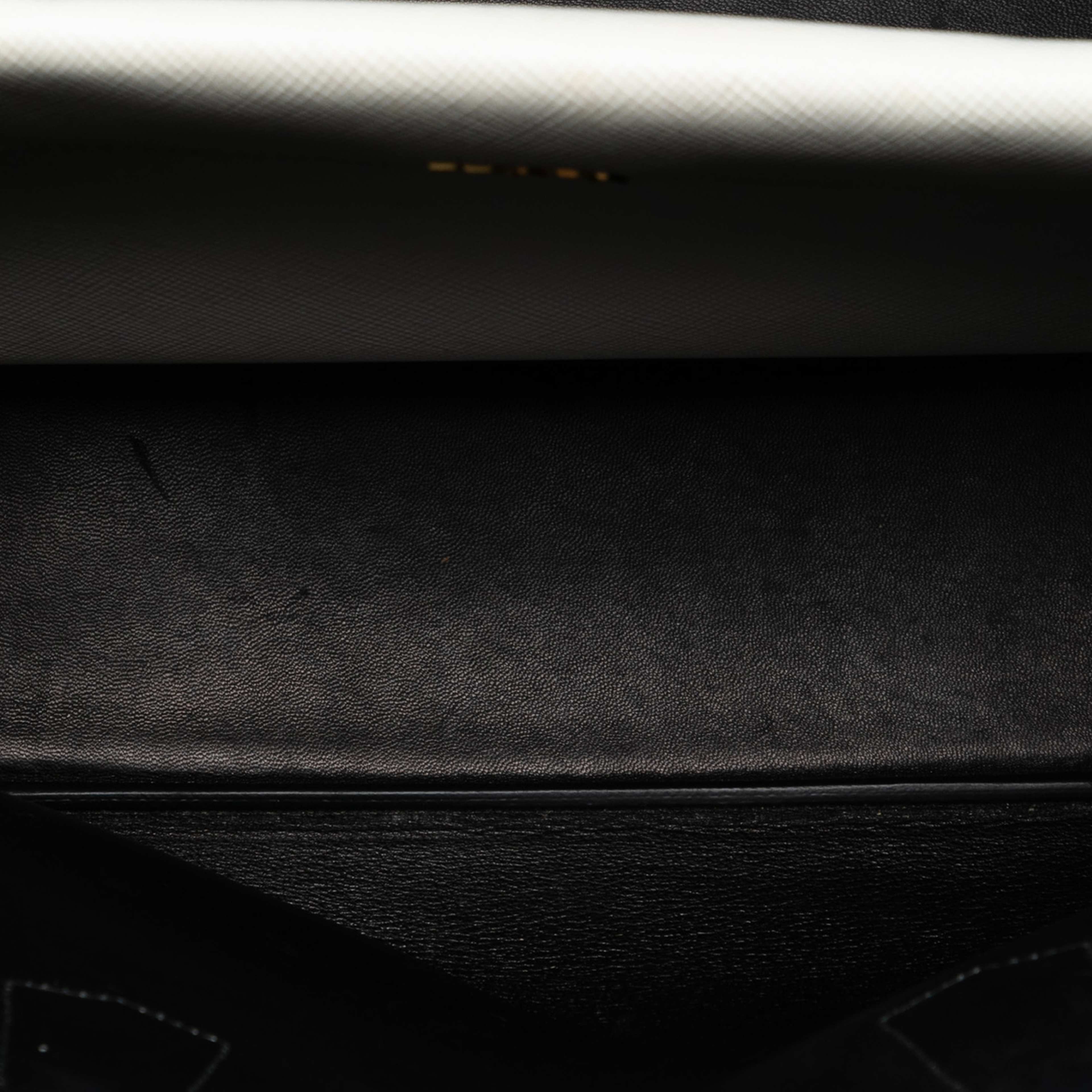 Prada Large Saffiano Cuir Double Satchel, från Luxclusif, i färgen white. Klicka för att öppna bilden i stort format