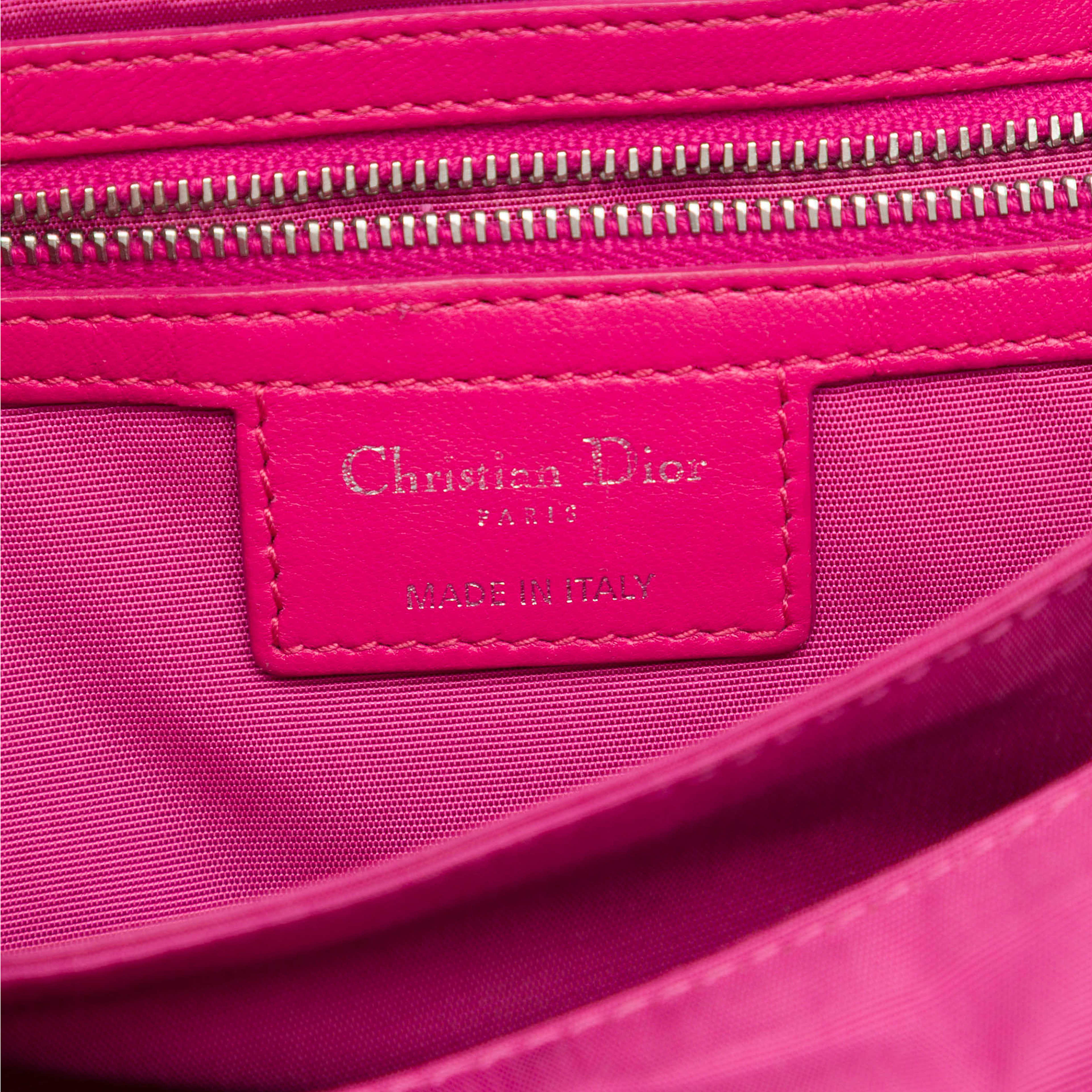 Dior Lambskin Cannage New Lock Flap, från Luxclusif, i färgen rosa. Klicka för att öppna bilden i stort format