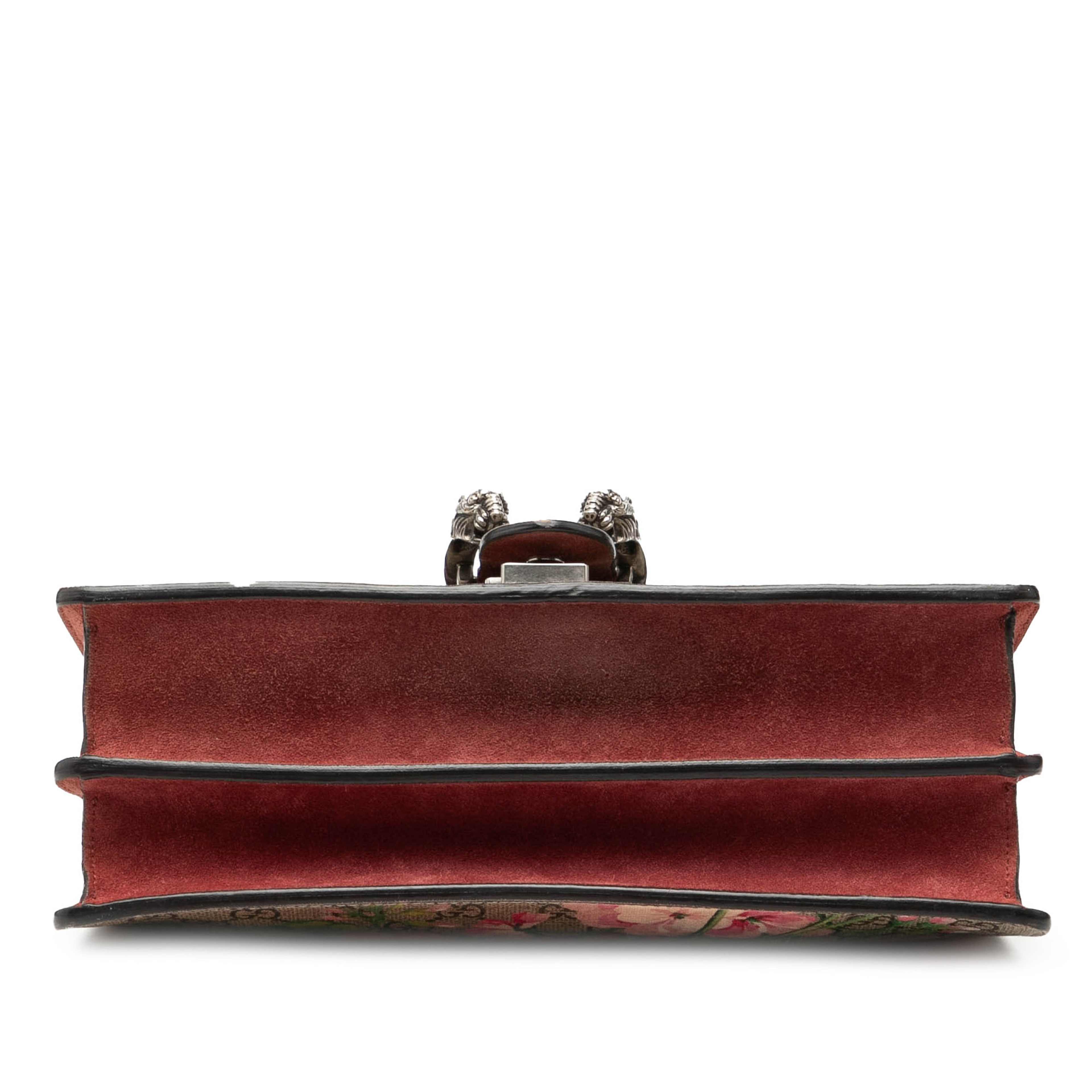 Gucci Small Gg Supreme Blooms Dionysus Shoulder Bag, från Luxclusif, i färgen beige. Klicka för att öppna bilden i stort format