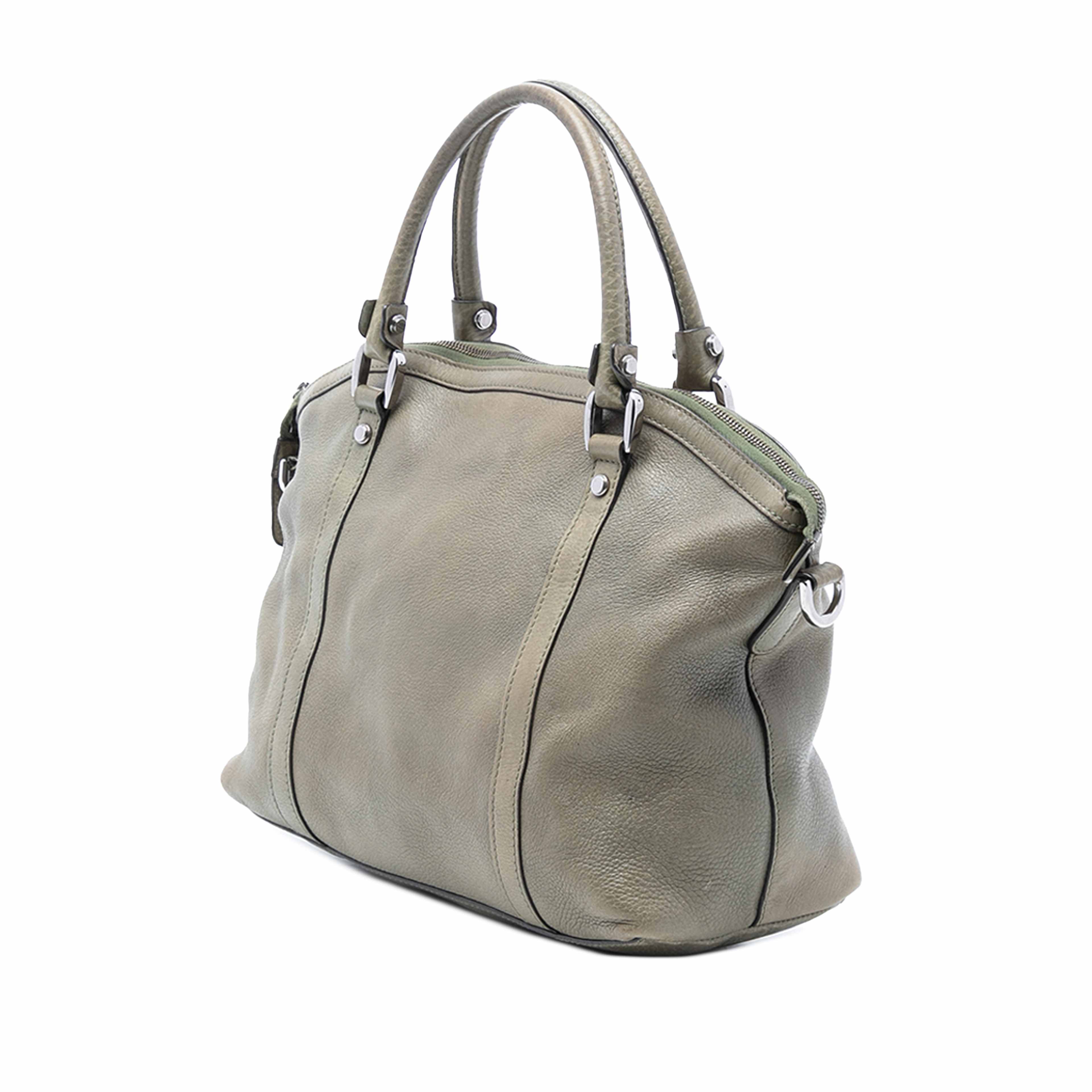 Gucci Leather Gg Charm Dome Satchel, från Luxclusif, i färgen khaki. Klicka för att öppna bilden i stort format