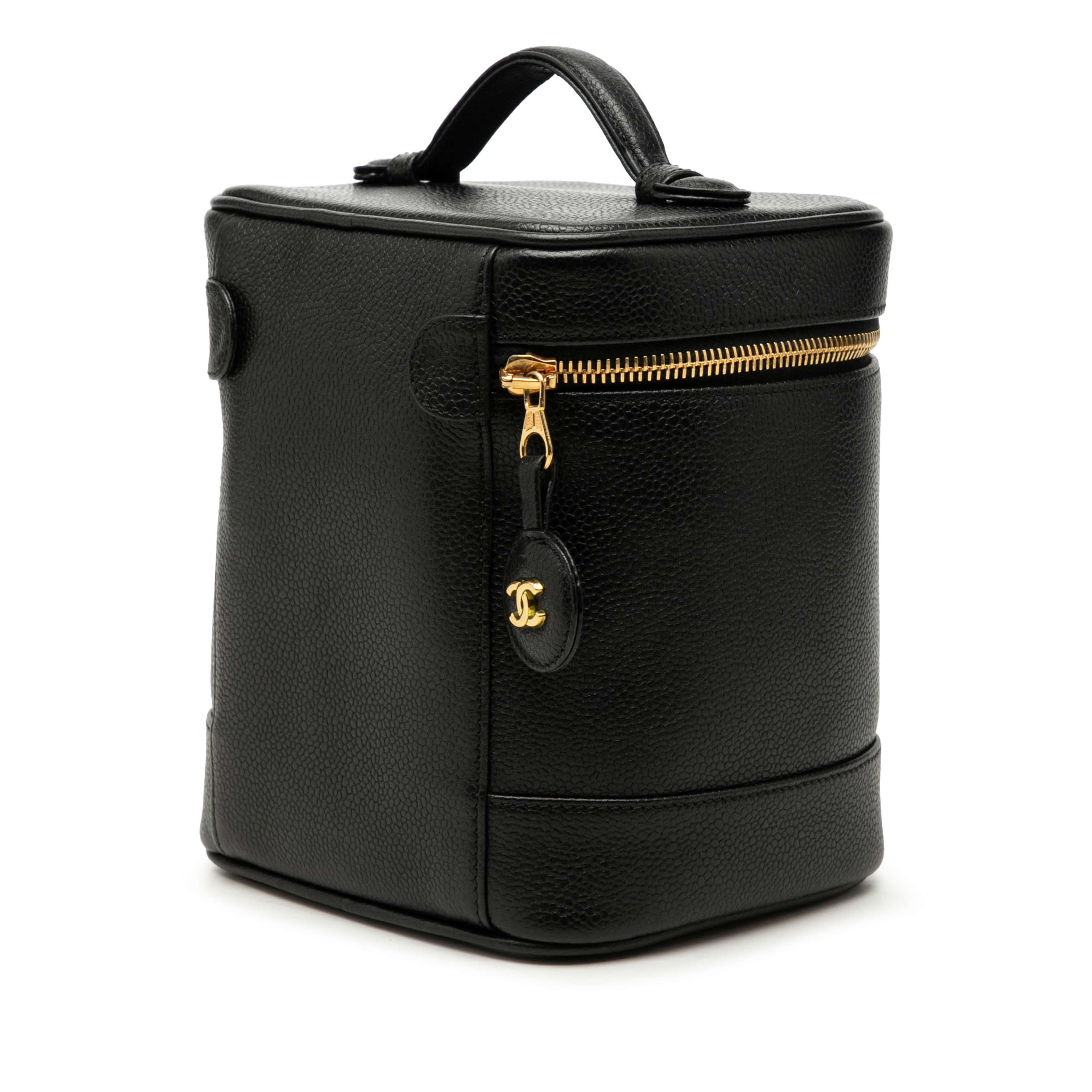 Chanel Cc Caviar Vanity Bag, från Luxclusif, i färgen svart. Klicka för att öppna bilden i stort format