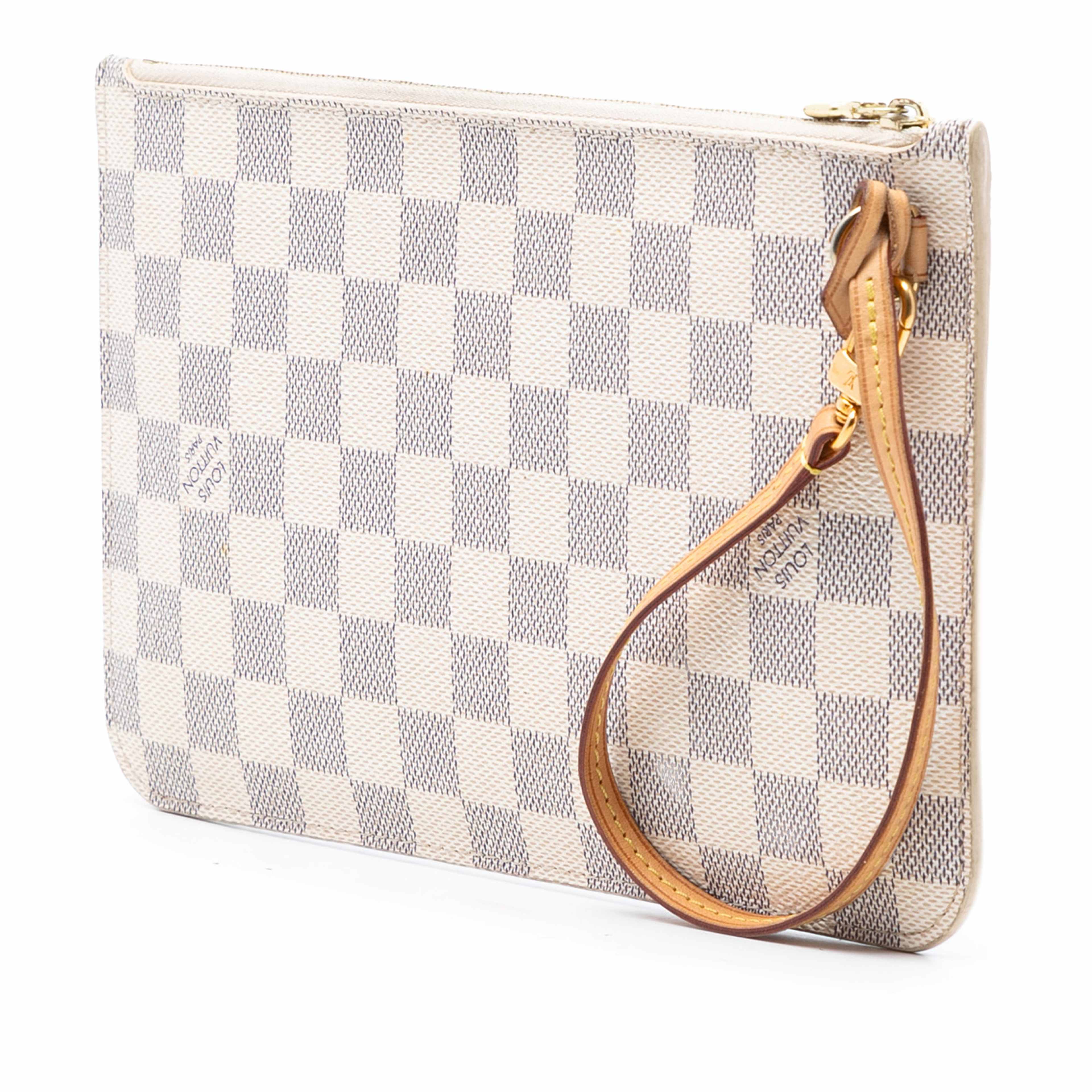 Louis Vuitton Damier Azur Neverfull Mm Pouch, från Luxclusif, i färgen white. Klicka för att öppna bilden i stort format