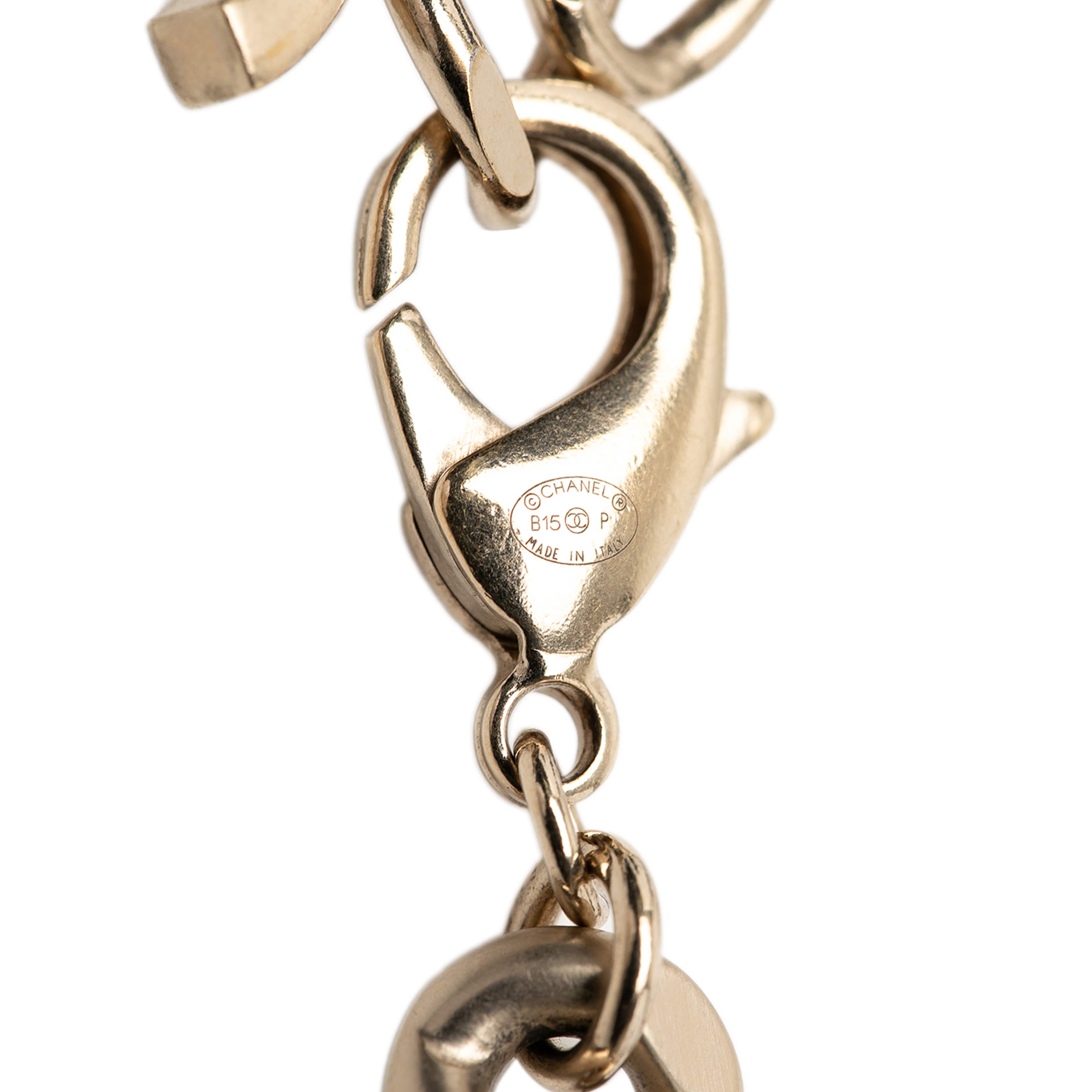 Chanel Gold Plated Id Curb Link Chain Necklace, från Luxclusif, i färgen gold. Klicka för att öppna bilden i stort format