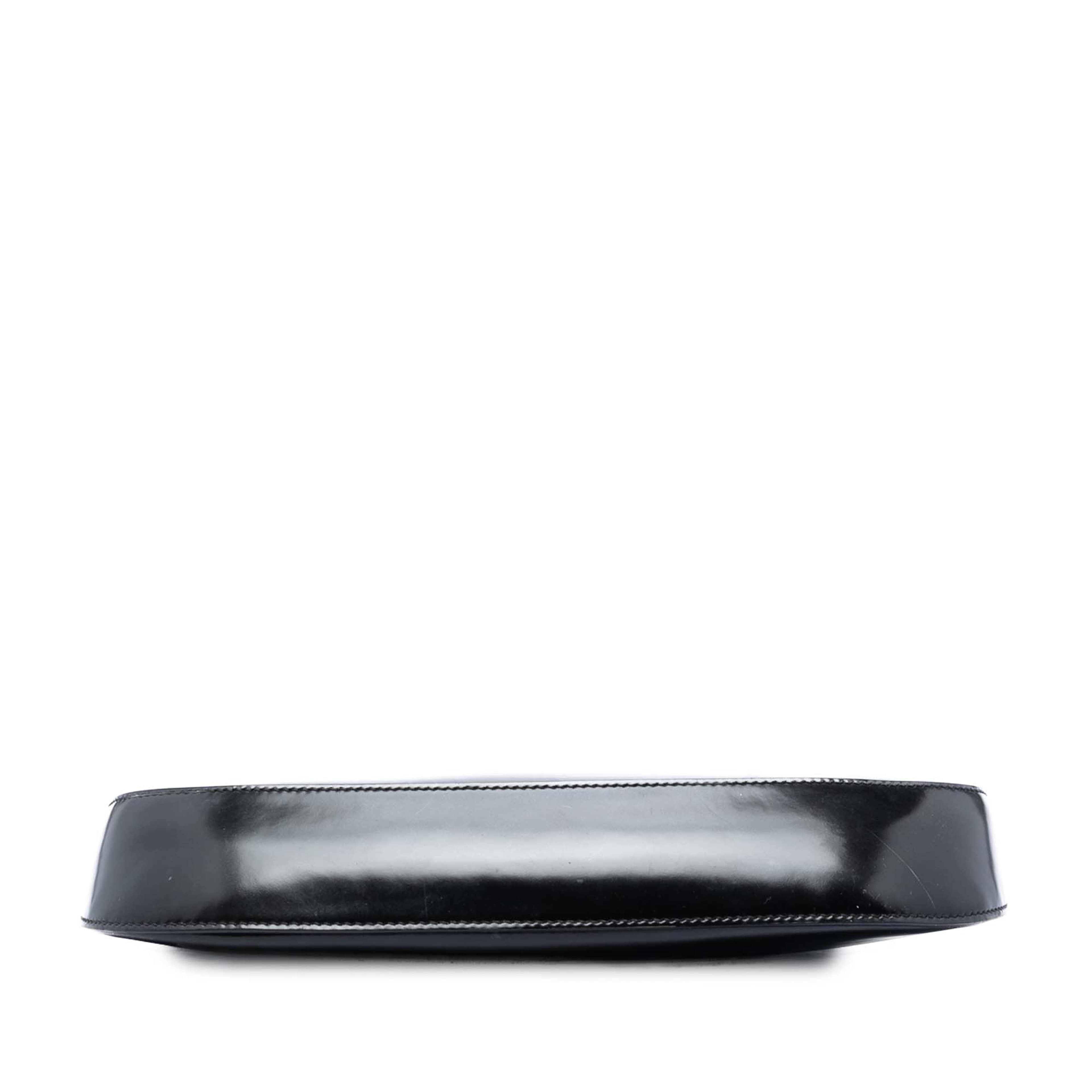 Prada Spazzolato Leather Cleo Shoulder Bag, från Luxclusif, i färgen svart. Klicka för att öppna bilden i stort format