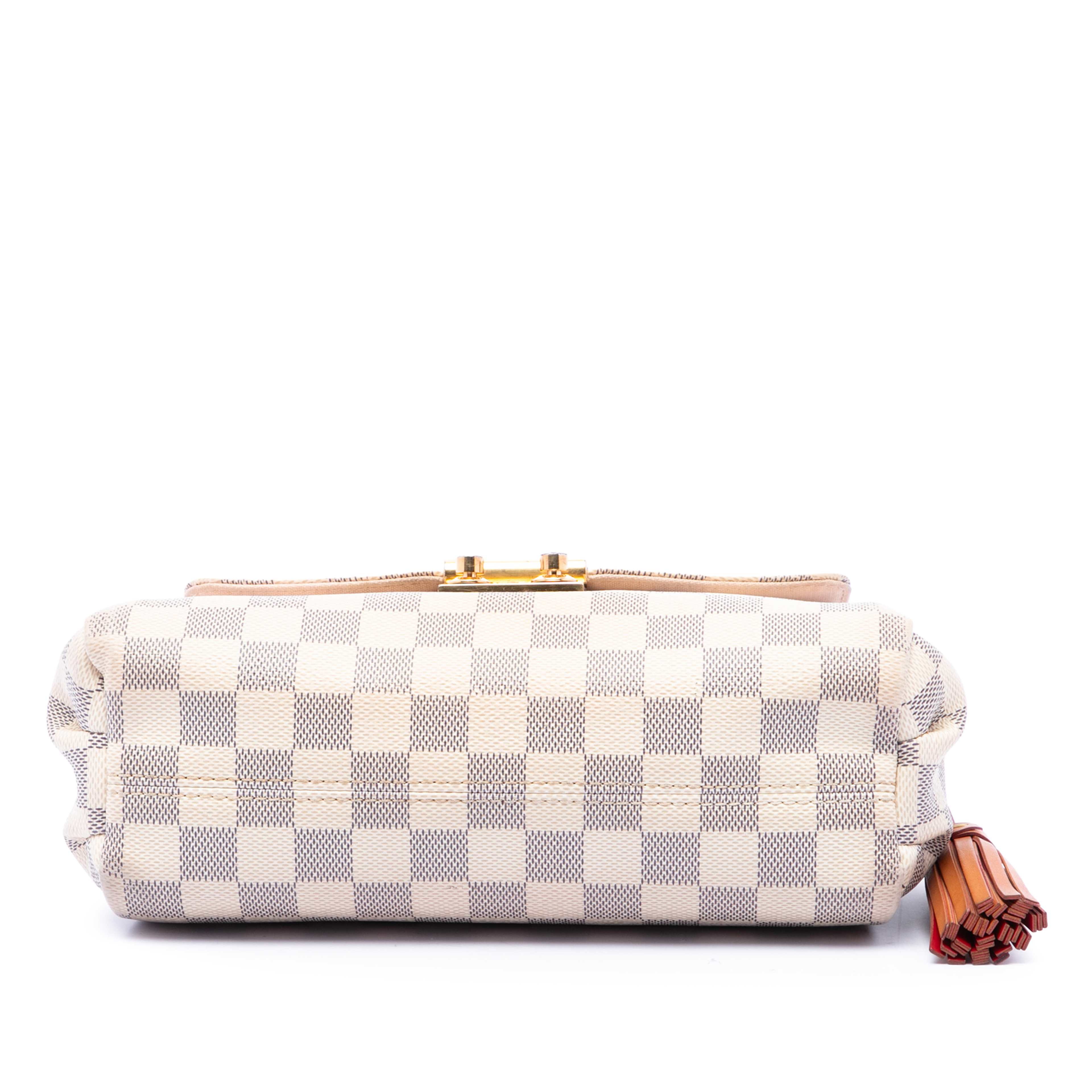Louis Vuitton Damier Azur Croisette, från Luxclusif, i färgen vit. Klicka för att öppna bilden i stort format
