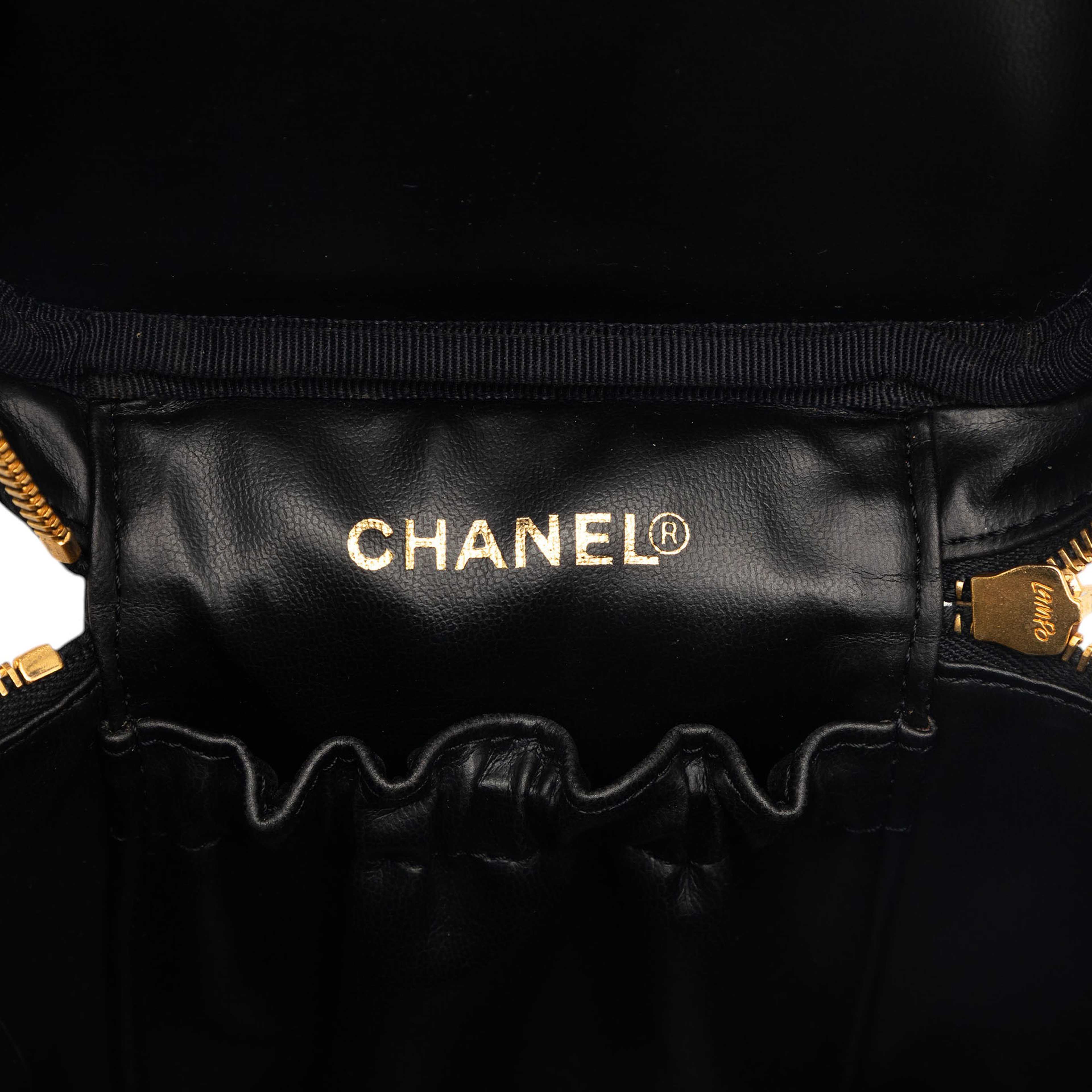 Chanel Cc Caviar Vanity Bag, från Luxclusif, i färgen black. Klicka för att öppna bilden i stort format