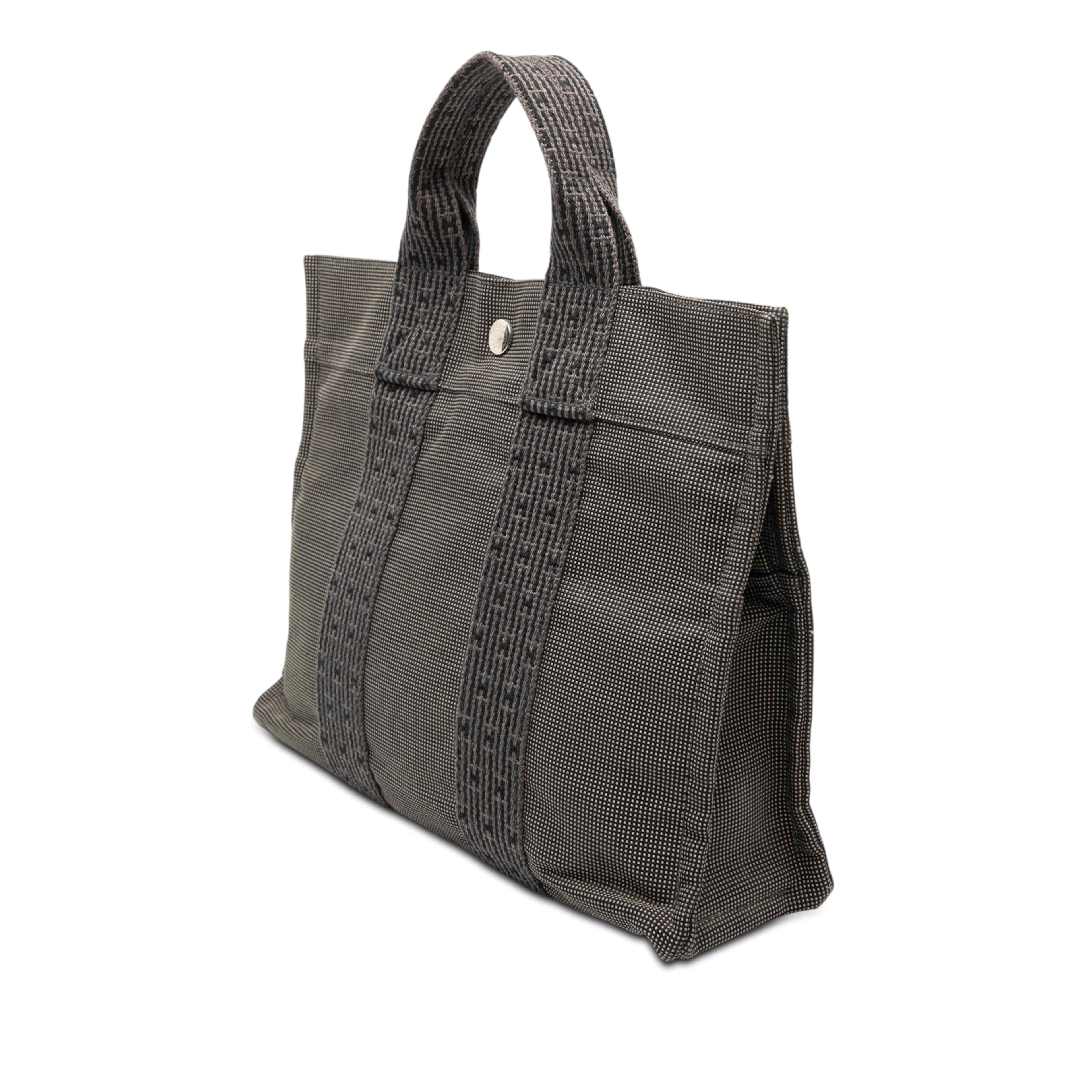 Hermès Canvas Herline Pm, från Luxclusif, i färgen grå. Klicka för att öppna bilden i stort format