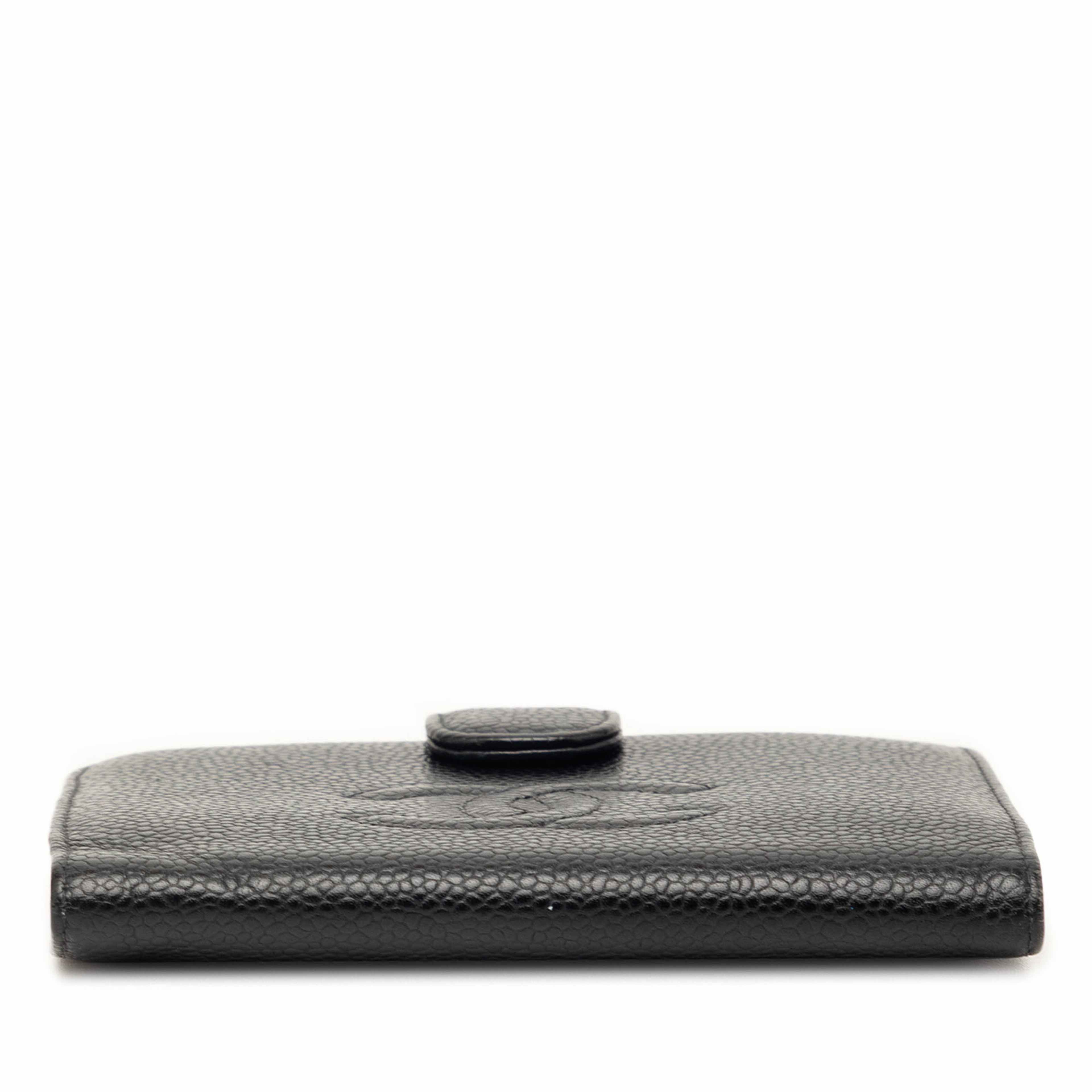 Chanel Cc Caviar French Wallet, från Luxclusif, i färgen svart. Klicka för att öppna bilden i stort format