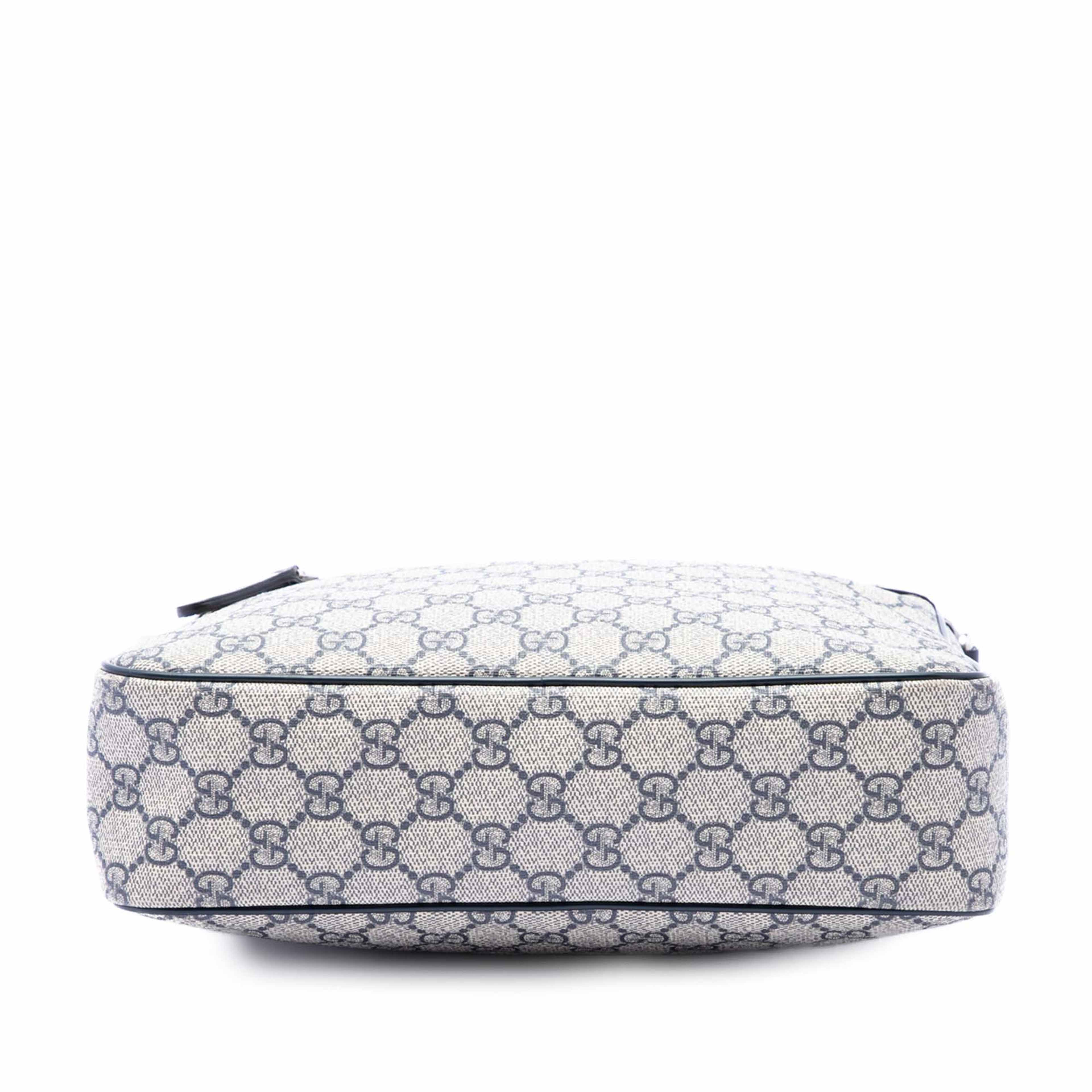 Gucci Gg Supreme Crossbody, från Luxclusif, i färgen beige. Klicka för att öppna bilden i stort format