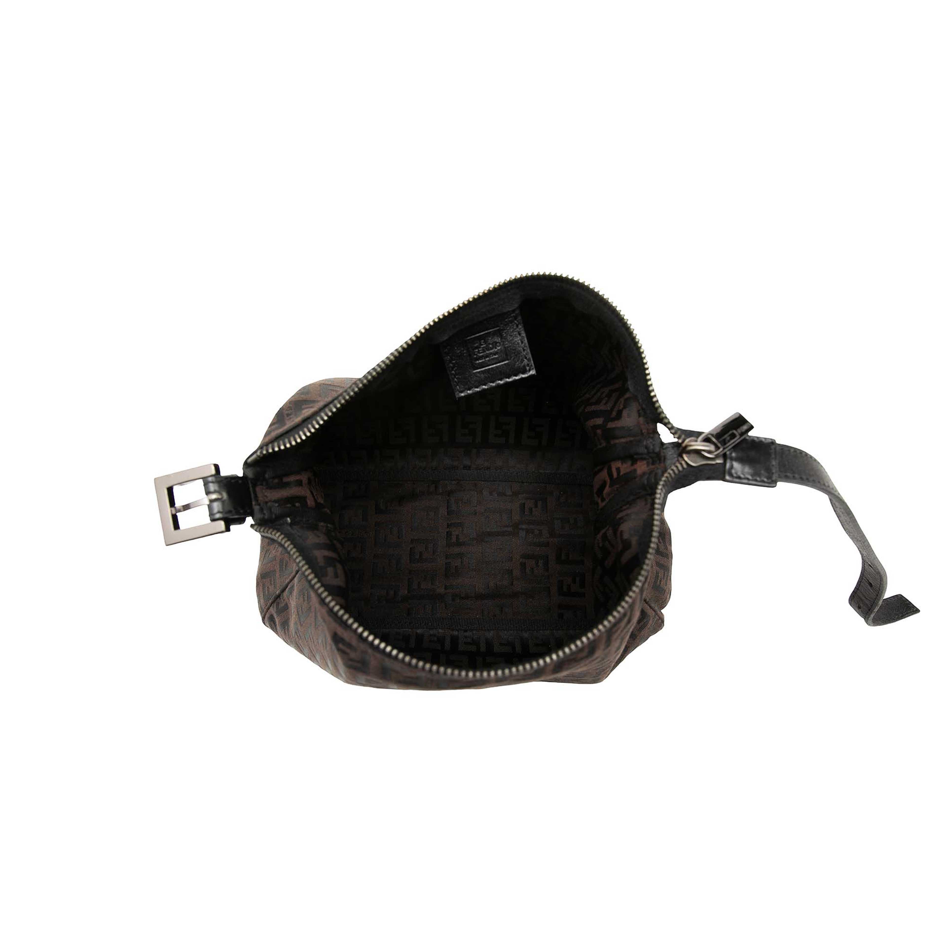 Fendi Zucchino Canvas Handbag, från Luxclusif, i färgen brun. Klicka för att öppna bilden i stort format