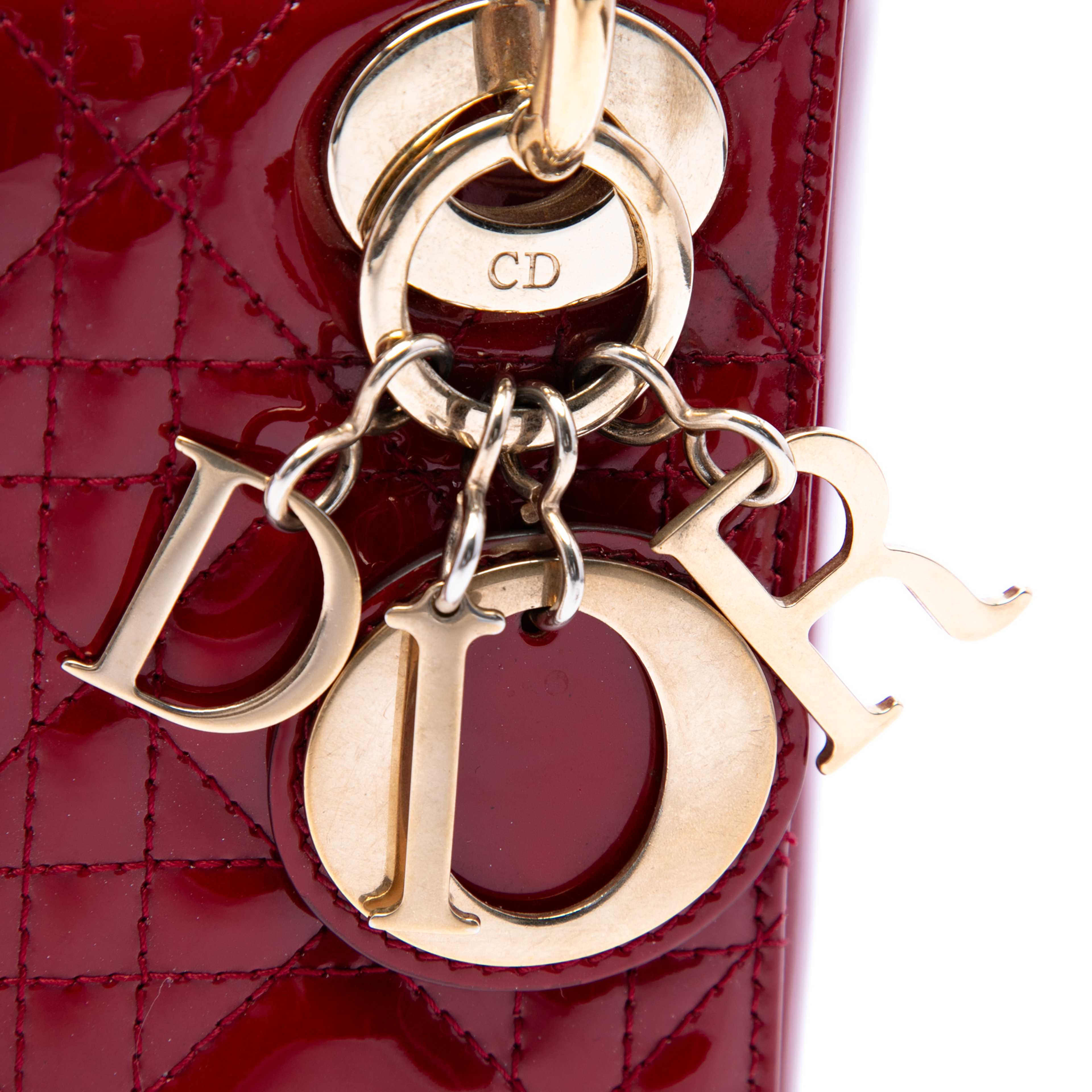 Dior Mini Patent Cannage Lady Dior, från Luxclusif, i färgen röd. Klicka för att öppna bilden i stort format
