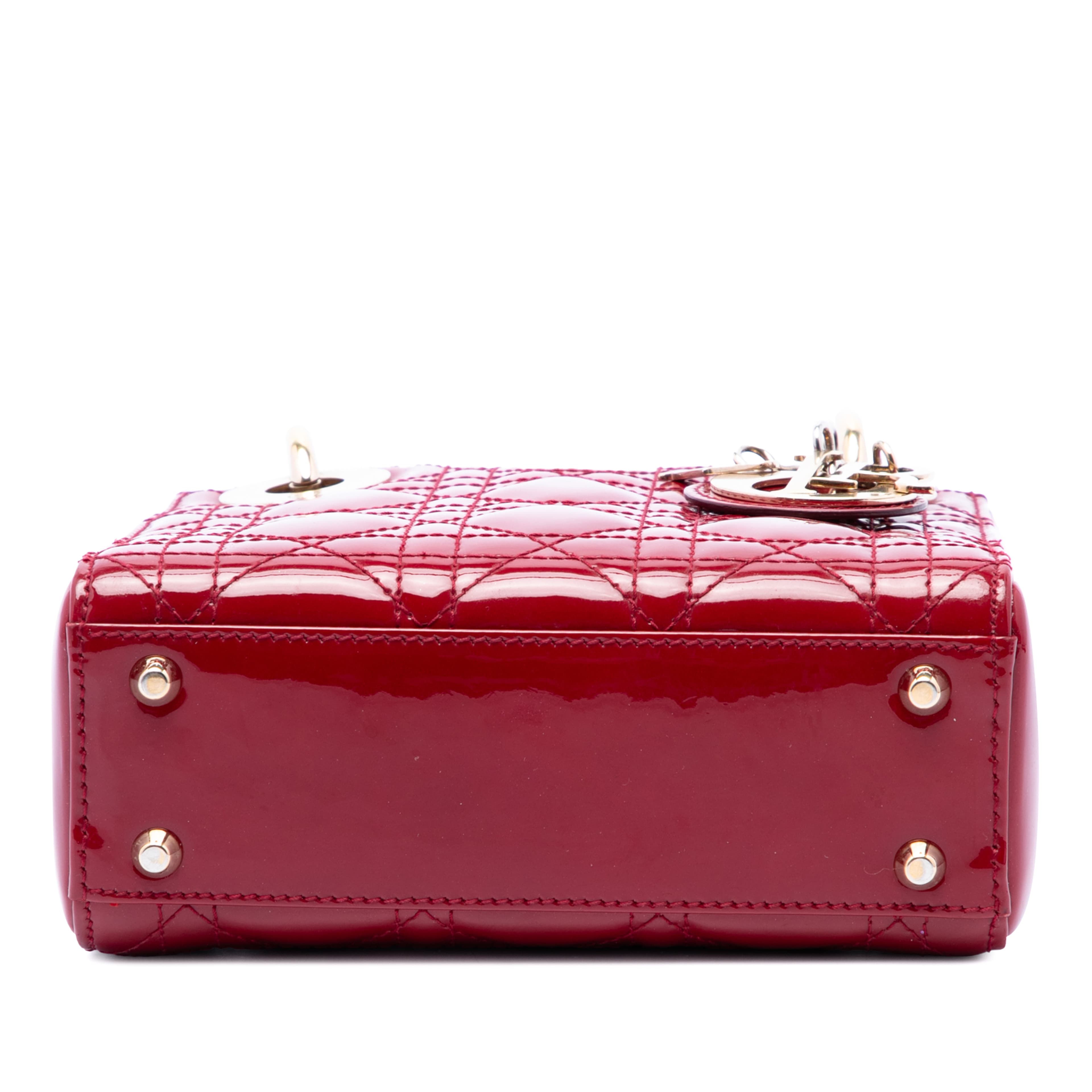 Dior Mini Patent Cannage Lady Dior, från Luxclusif, i färgen röd. Klicka för att öppna bilden i stort format