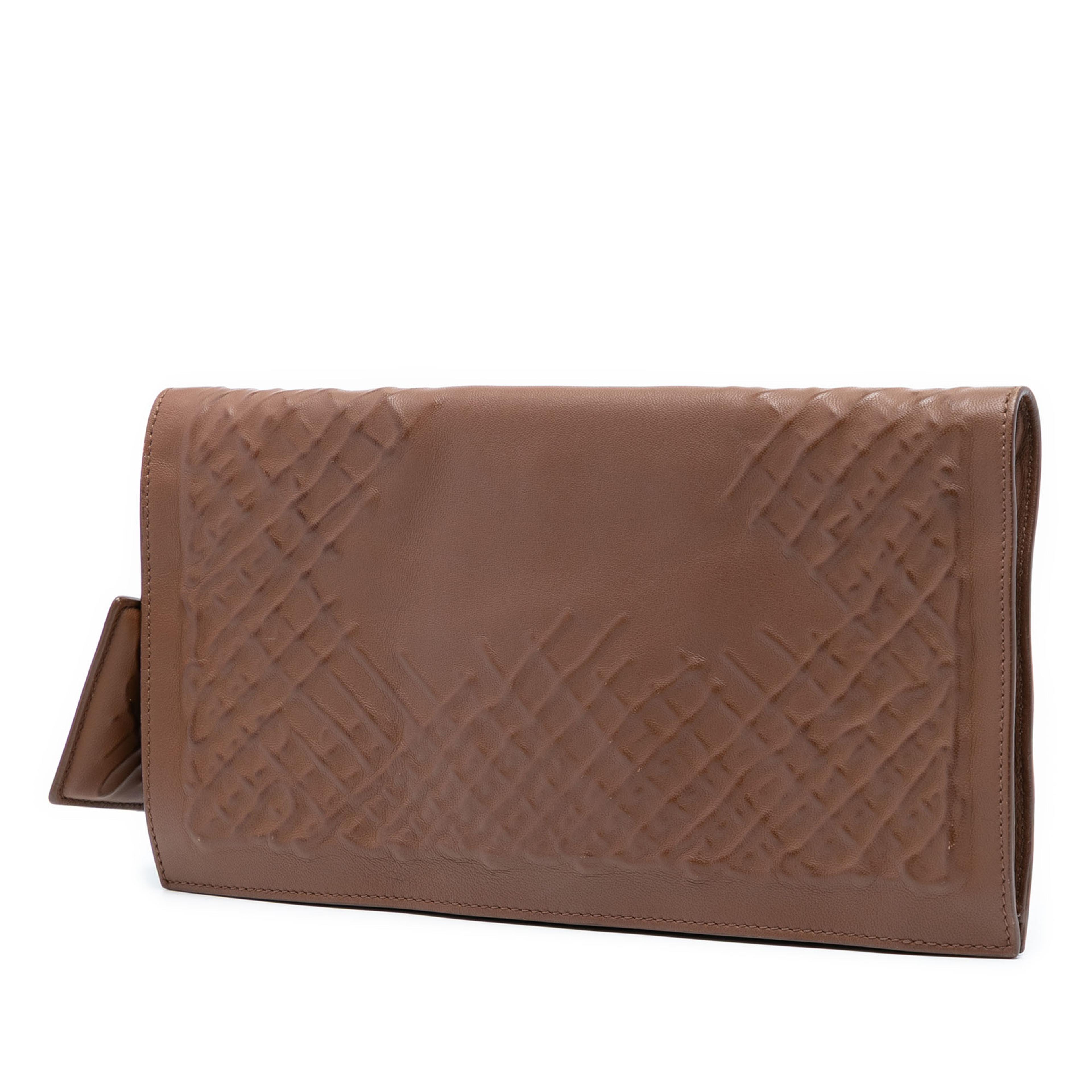 Bottega Veneta Nappa Embossed Intrecciato Turnlock Clutch, från Luxclusif, i färgen brown. Klicka för att öppna bilden i stort format