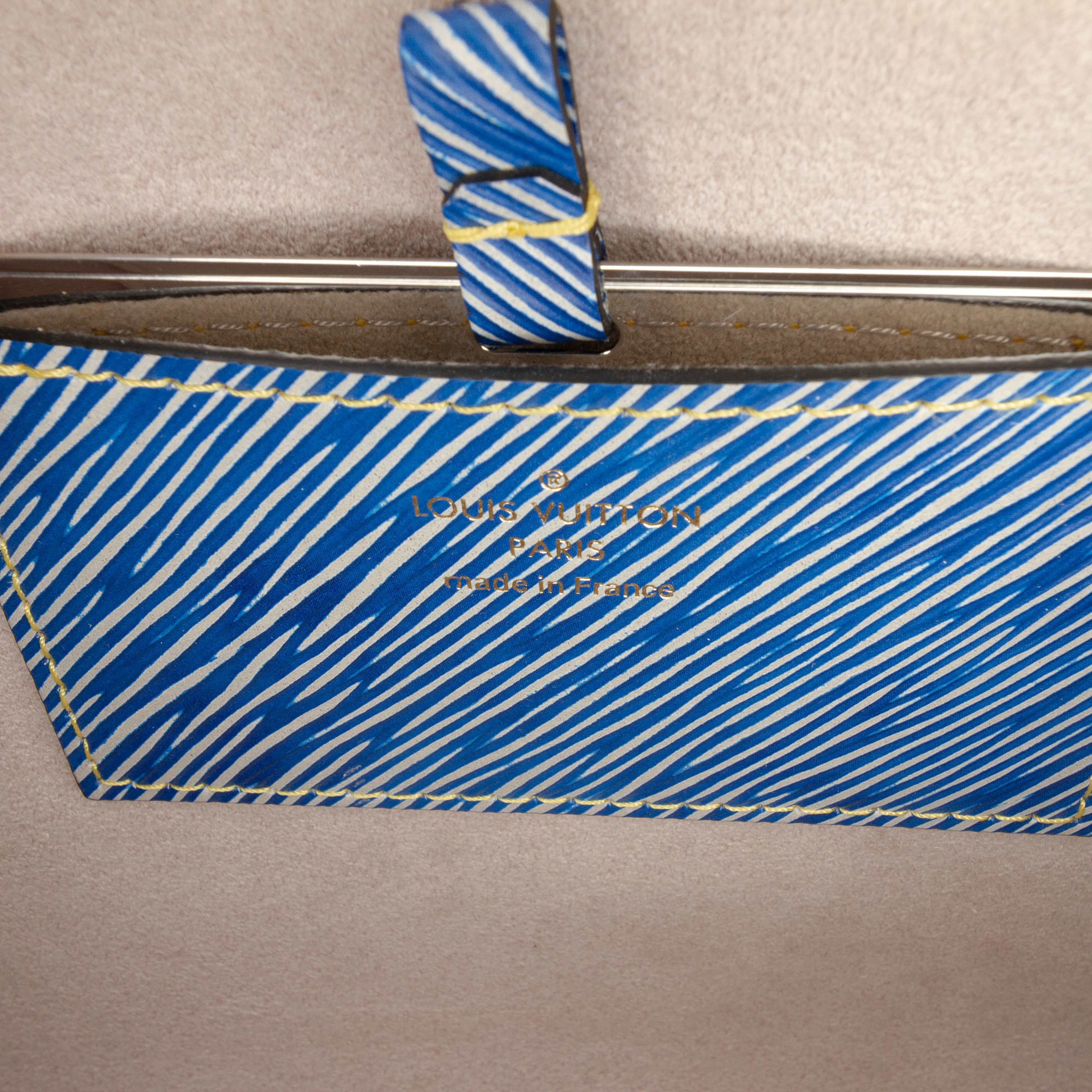 Louis Vuitton Epi Denim Twist Mm, från Luxclusif, i färgen blue. Klicka för att öppna bilden i stort format