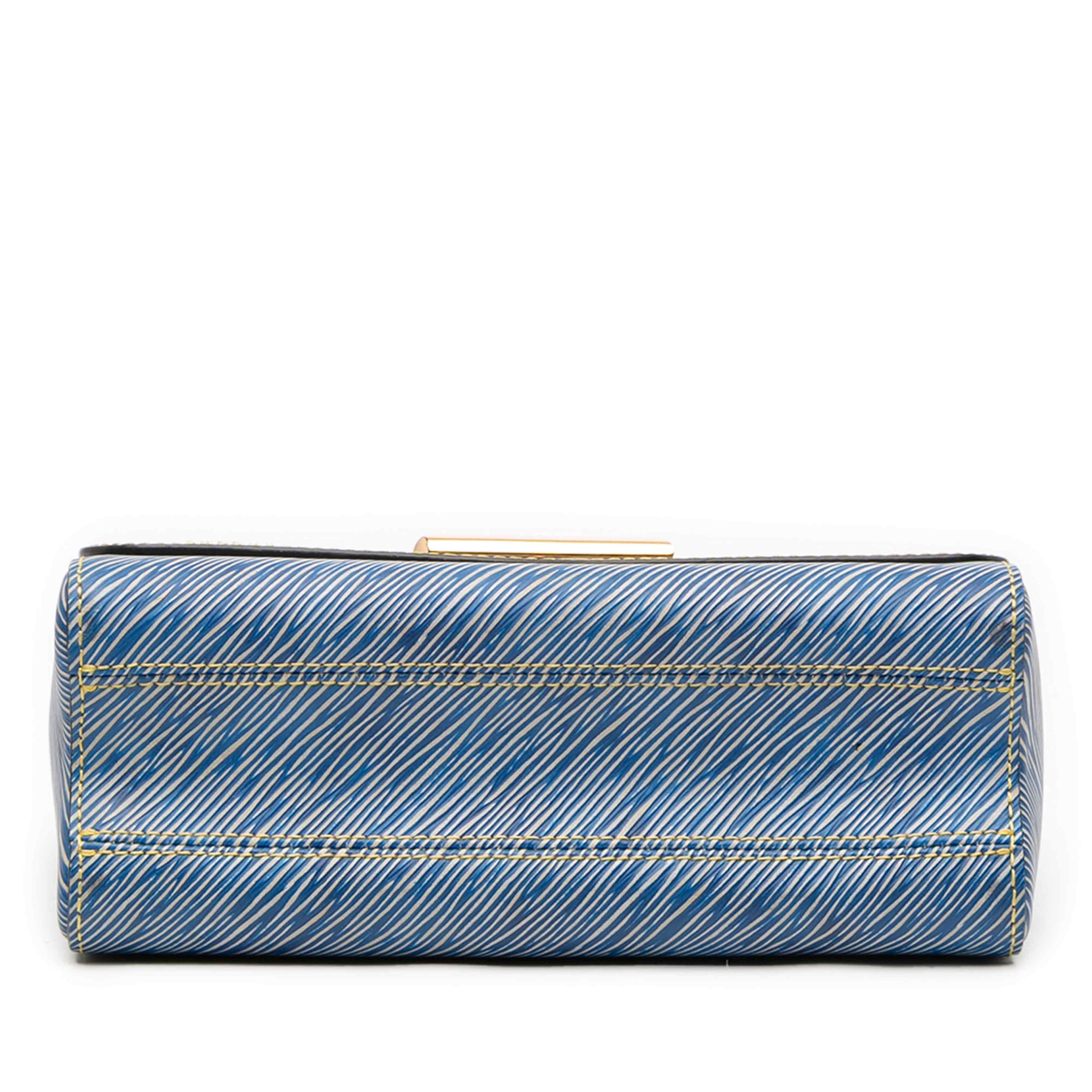 Louis Vuitton Epi Denim Twist Mm, från Luxclusif, i färgen blue. Klicka för att öppna bilden i stort format