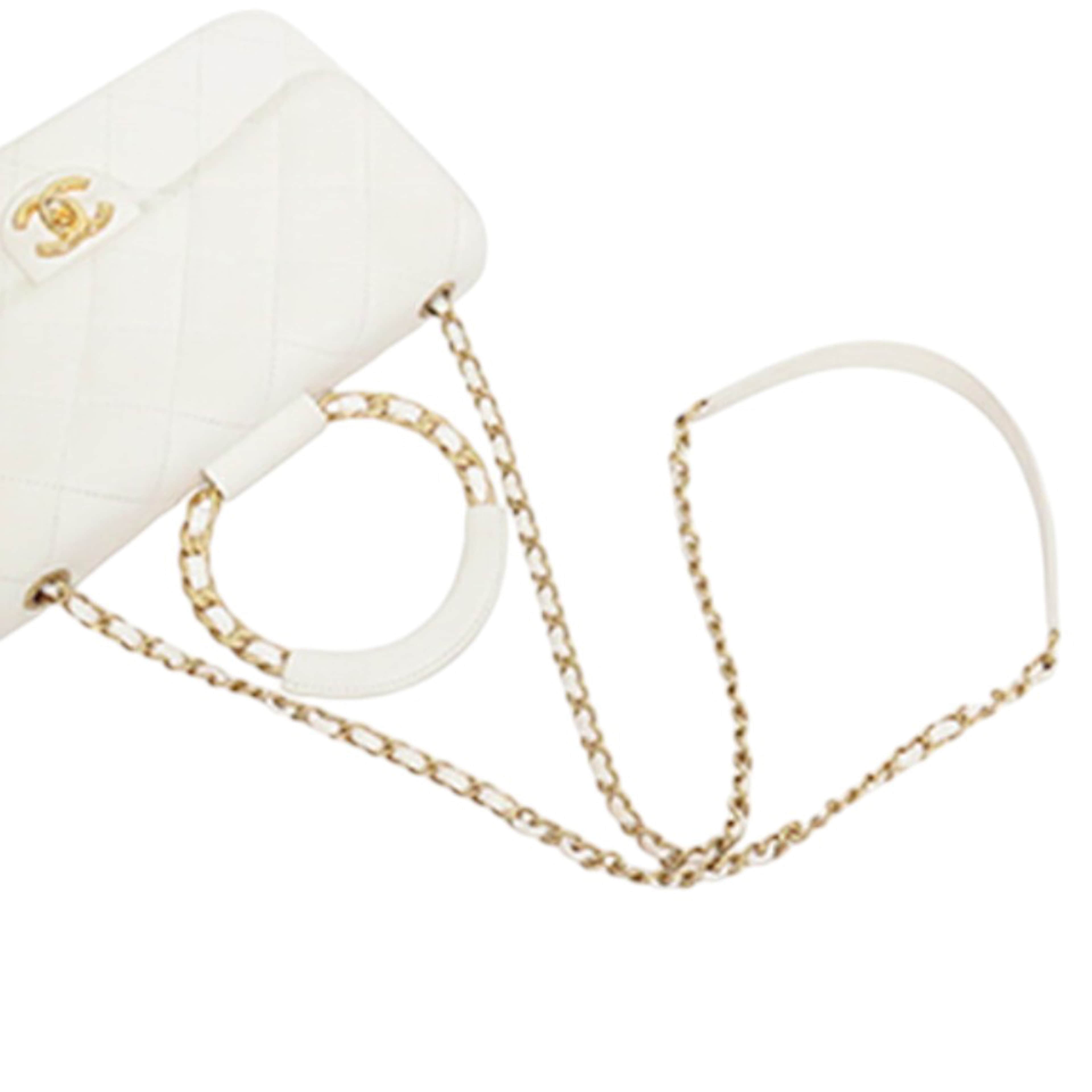 Chanel Medium Lambskin In The Loop Flap, från Luxclusif, i färgen vit. Klicka för att öppna bilden i stort format