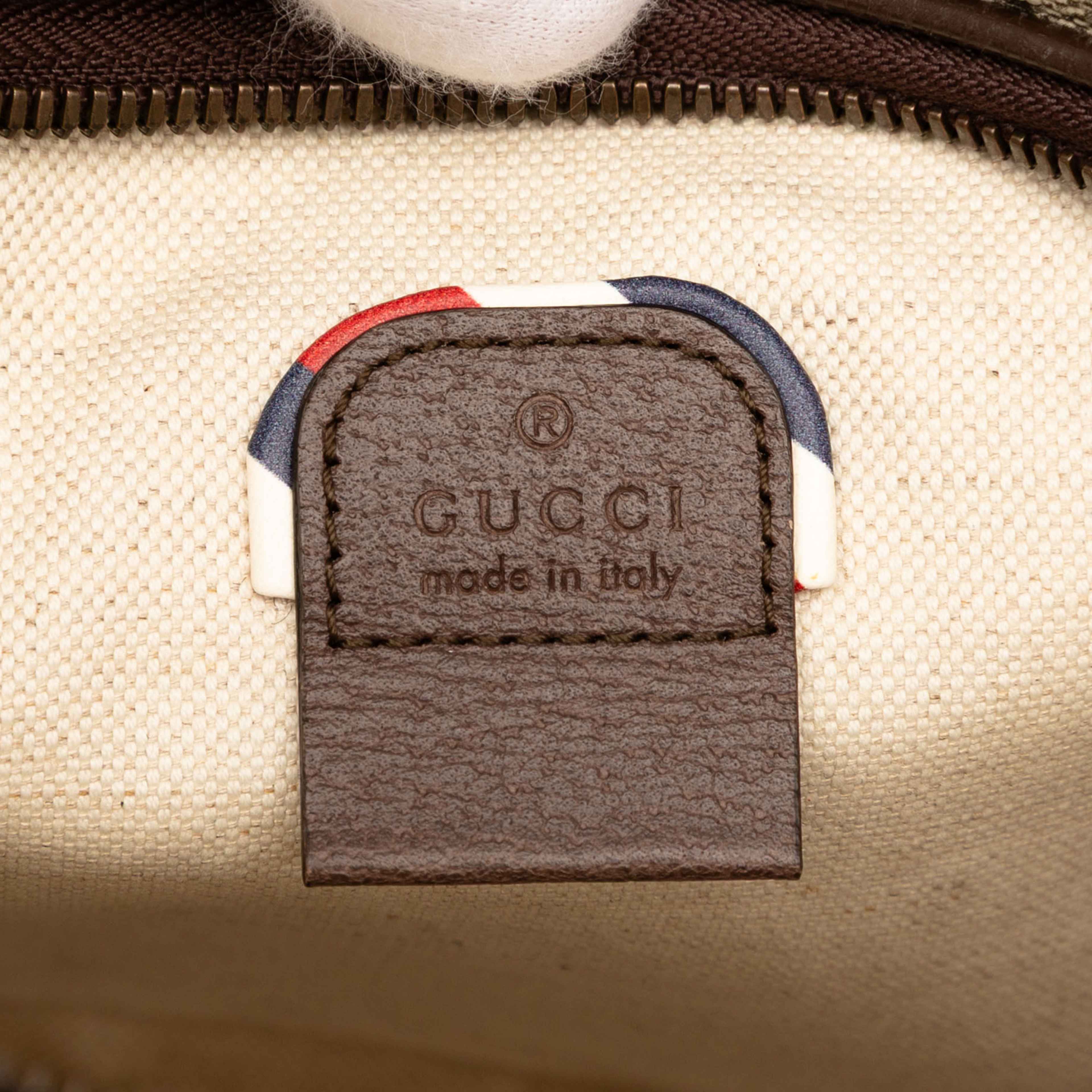 Gucci Gg Supreme Courrier Belt Bag, från Luxclusif, i färgen beige. Klicka för att öppna bilden i stort format