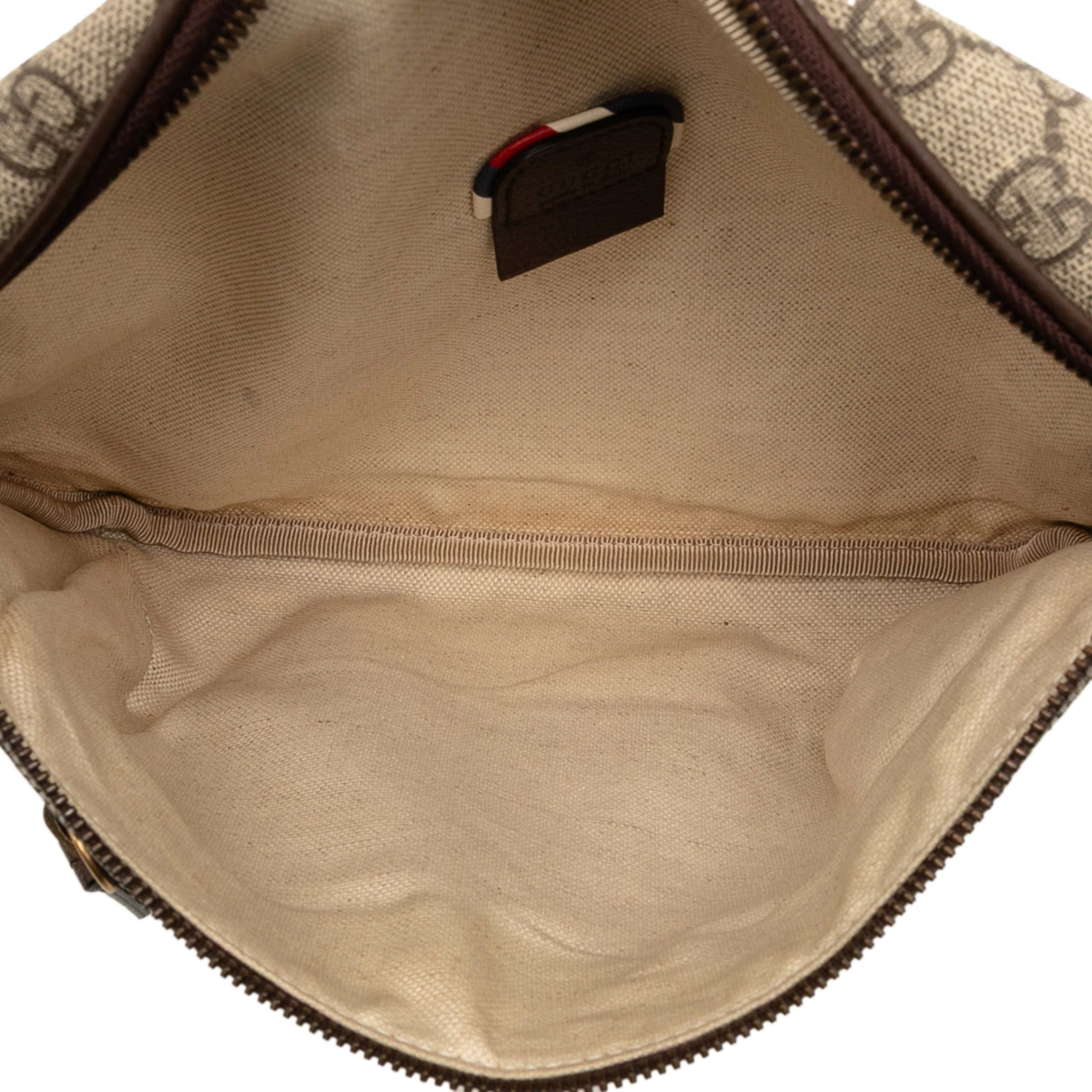 Gucci Gg Supreme Courrier Belt Bag, från Luxclusif, i färgen beige. Klicka för att öppna bilden i stort format