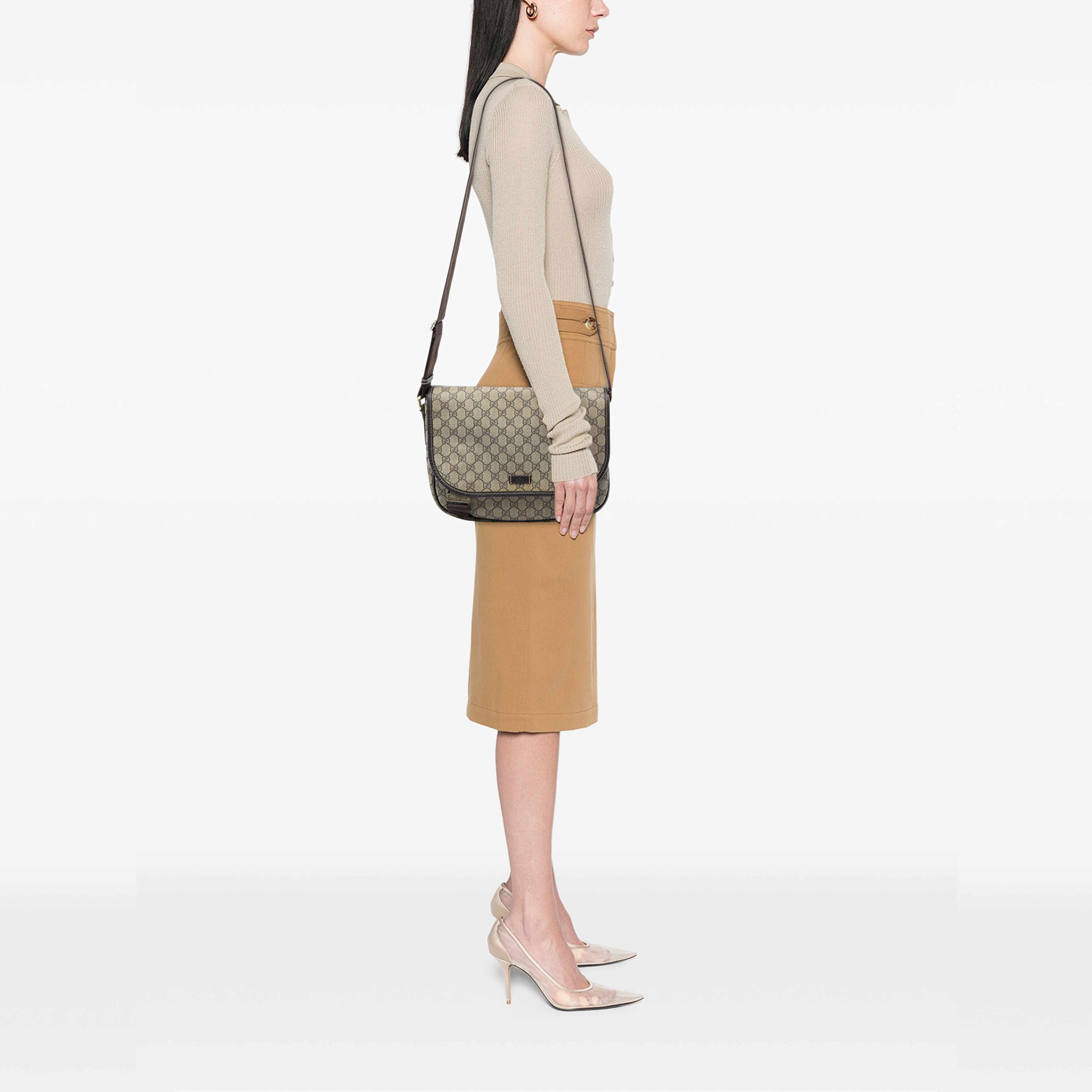 Gucci Gg Supreme Crossbody, från Luxclusif, i färgen beige. Klicka för att öppna bilden i stort format