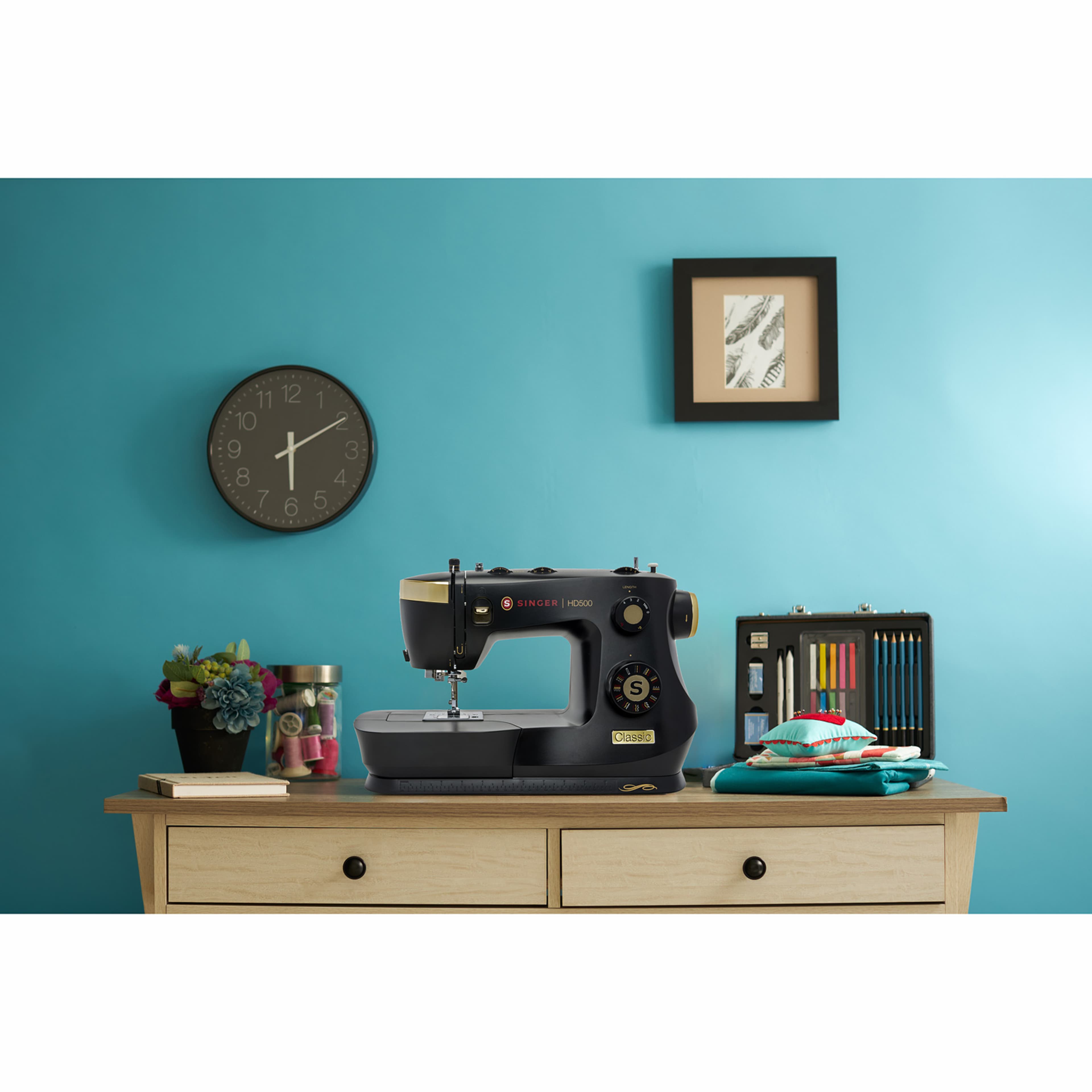 Symaskin Hd500 Classic Gold 32 Sömmar, från Singer, i färgen svart. Klicka för att öppna bilden i stort format